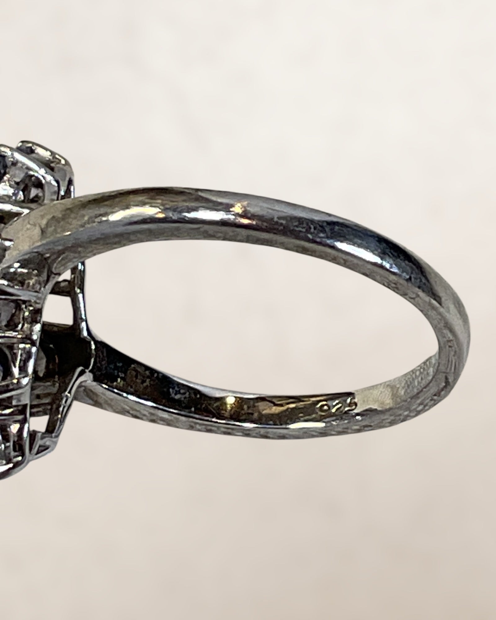 Sterling Silver Tanzanite Gemstone Ring - Estate Sale (Great Condition)