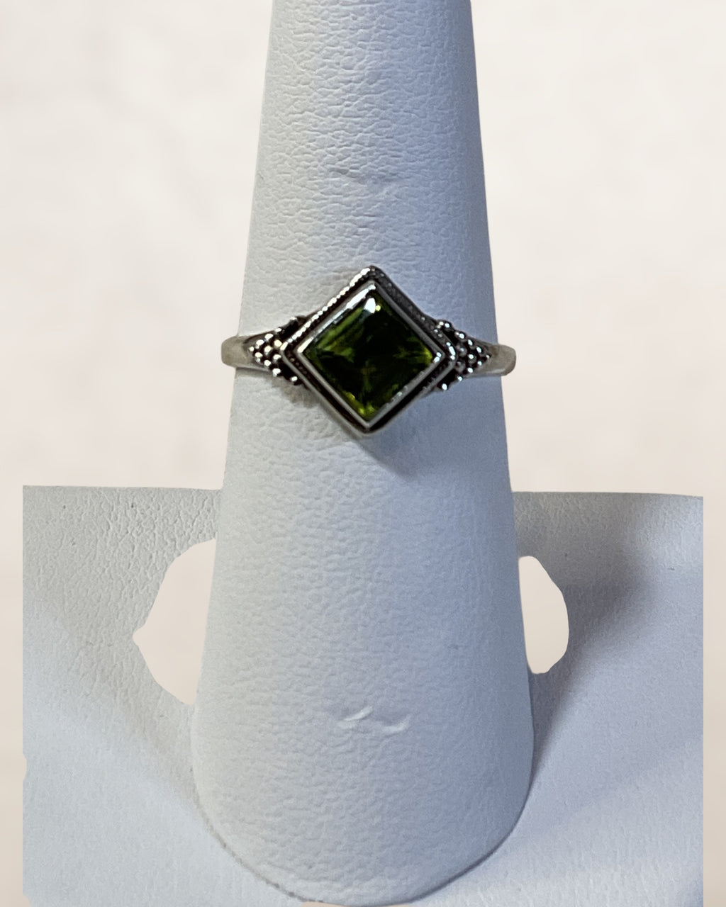 Sterling Silver Peridot Gemstone Ring - Estate Sale (Great Condition)