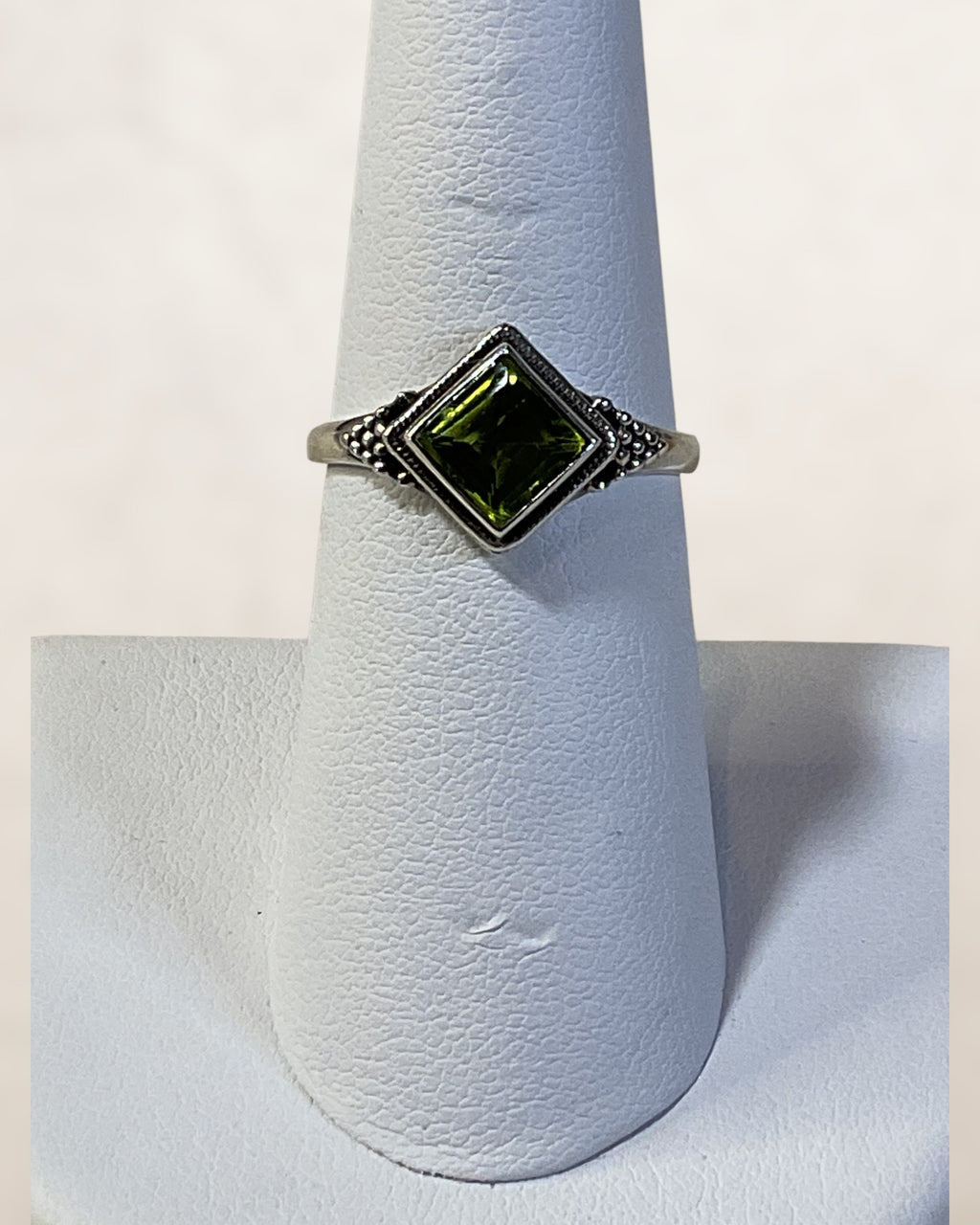Sterling Silver Peridot Gemstone Ring - Estate Sale (Great Condition)