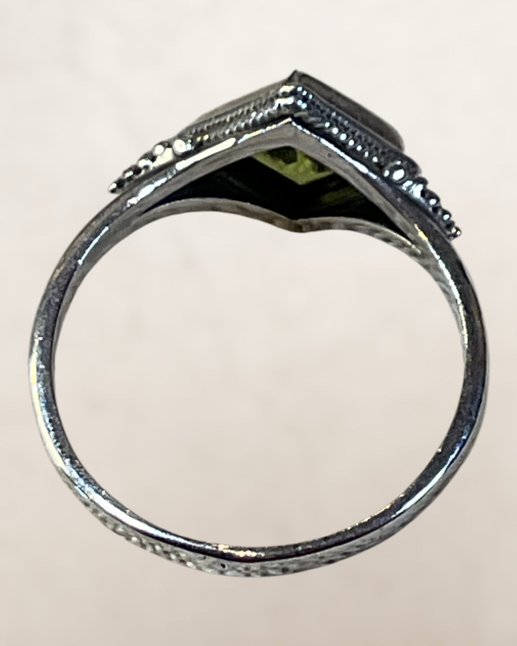Sterling Silver Peridot Gemstone Ring - Estate Sale (Great Condition)