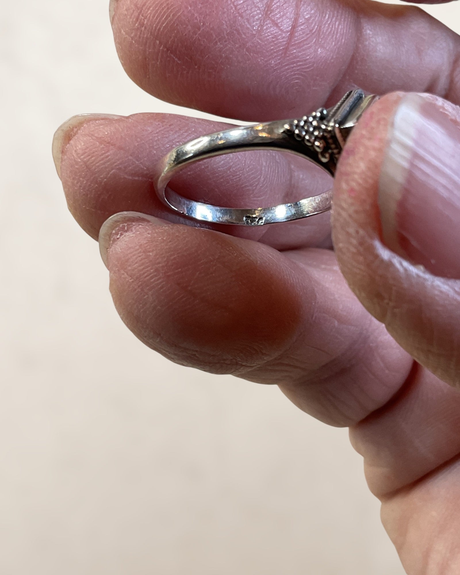 Sterling Silver Peridot Gemstone Ring - Estate Sale (Great Condition)