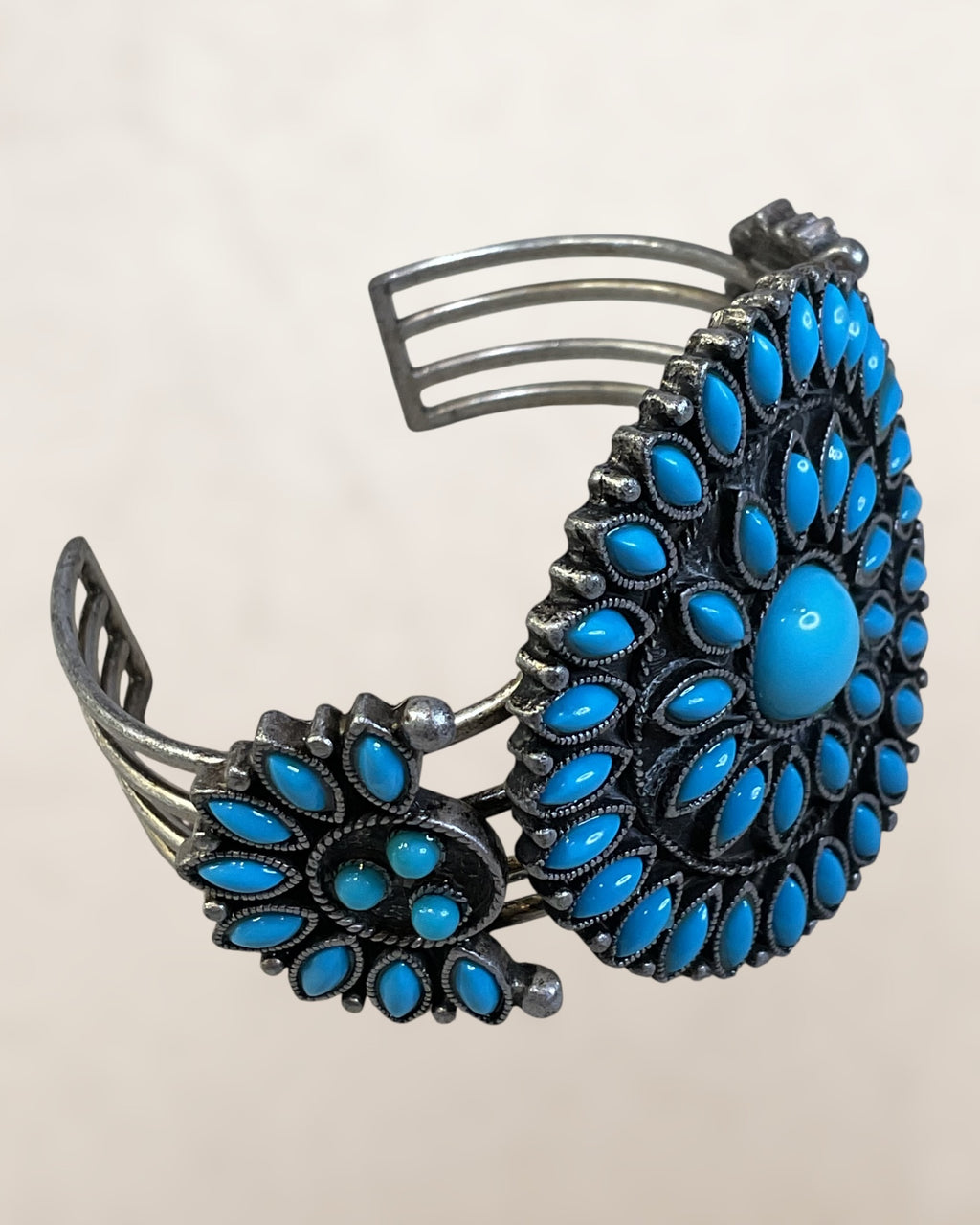 Avon Southwest Inspired 6.25“ Howlite Cuff Bracelet - Estate Sale (Great Condition)