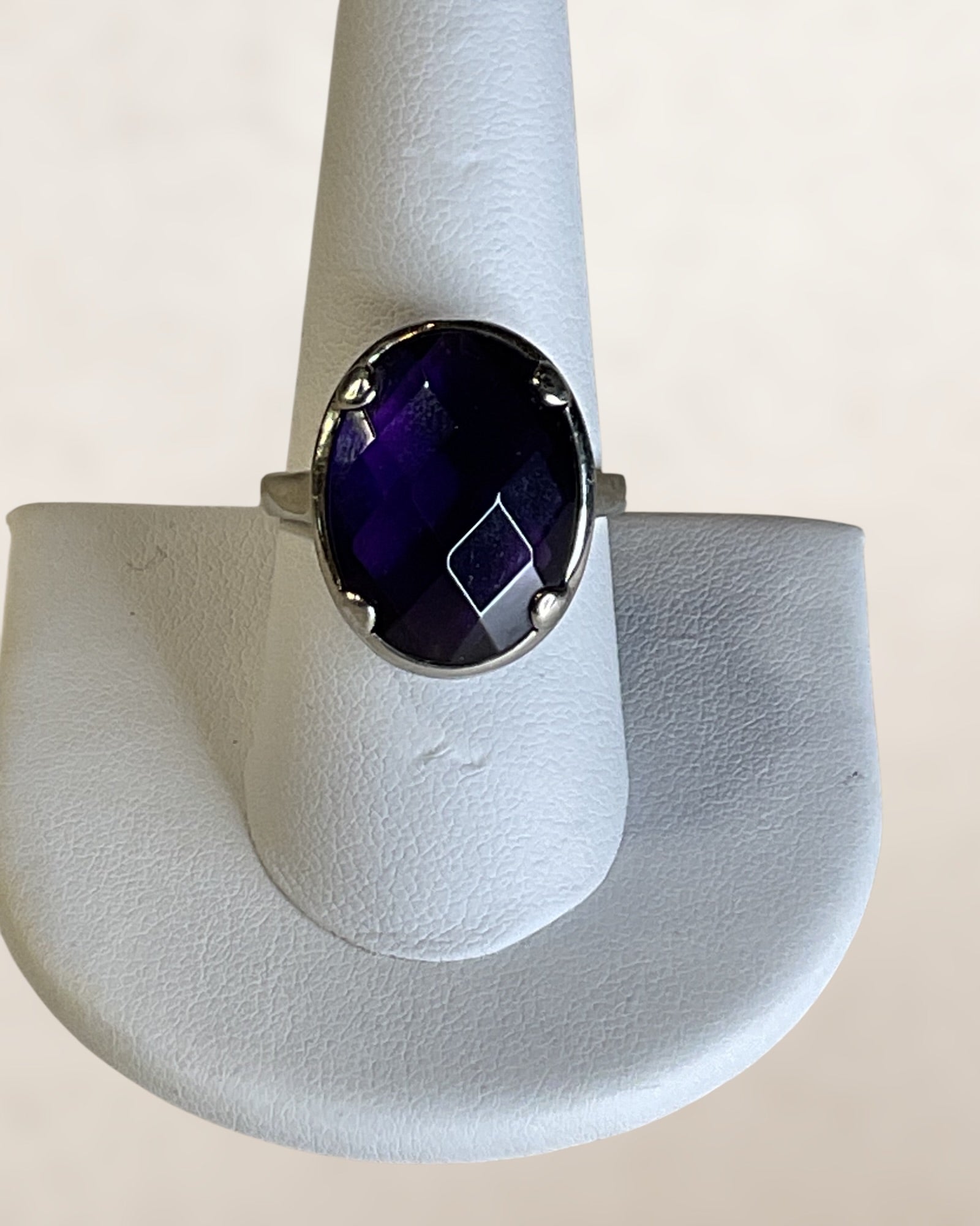 Sterling Silver Amethyst Gemstone Ring size 9 - Estate Sale Great Condition)