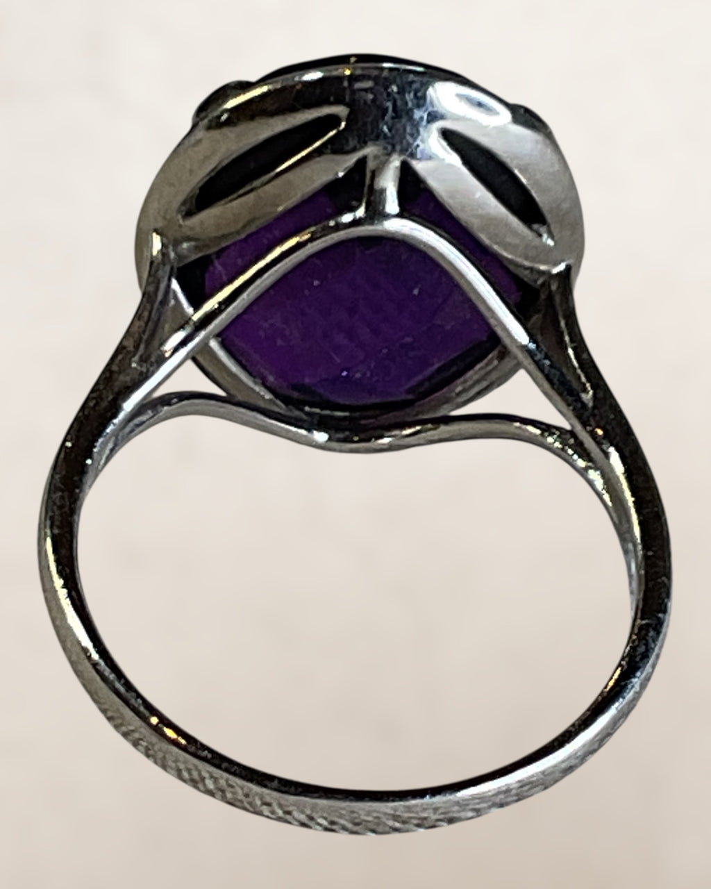 Sterling Silver Amethyst Gemstone Ring size 9 - Estate Sale Great Condition)