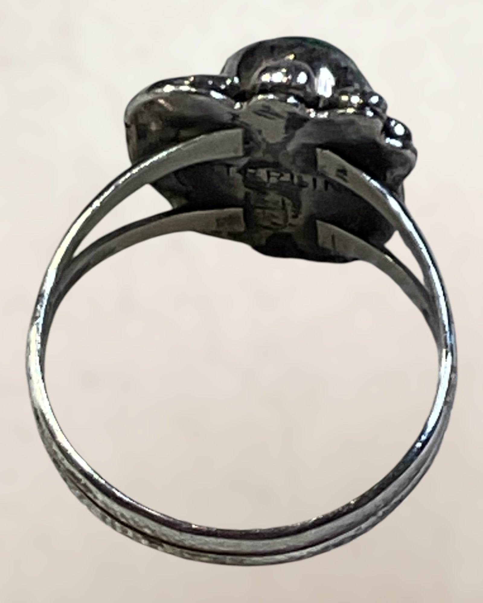 Sterling Silver Malachite Gemstone Ring size 5 - Estate Sale (Great Condition)