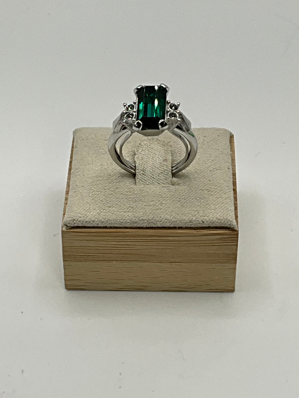 1976 Avon "Park East" Green Emerald CZ & Rhinestone Ring - Estate Sale (Great Condition)