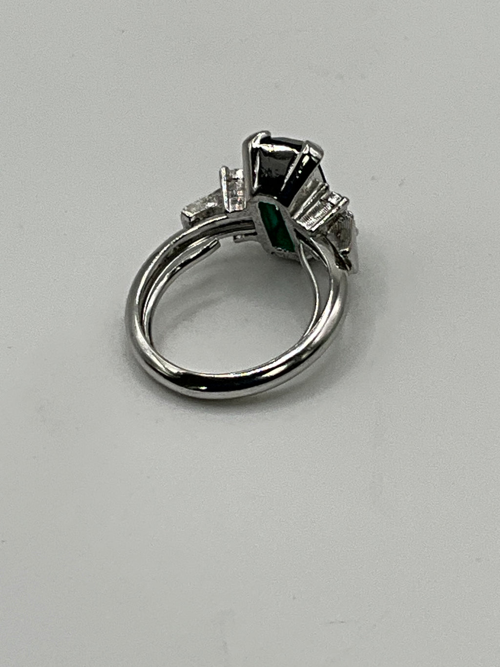 1976 Avon "Park East" Green Emerald CZ & Rhinestone Ring - Estate Sale (Great Condition)