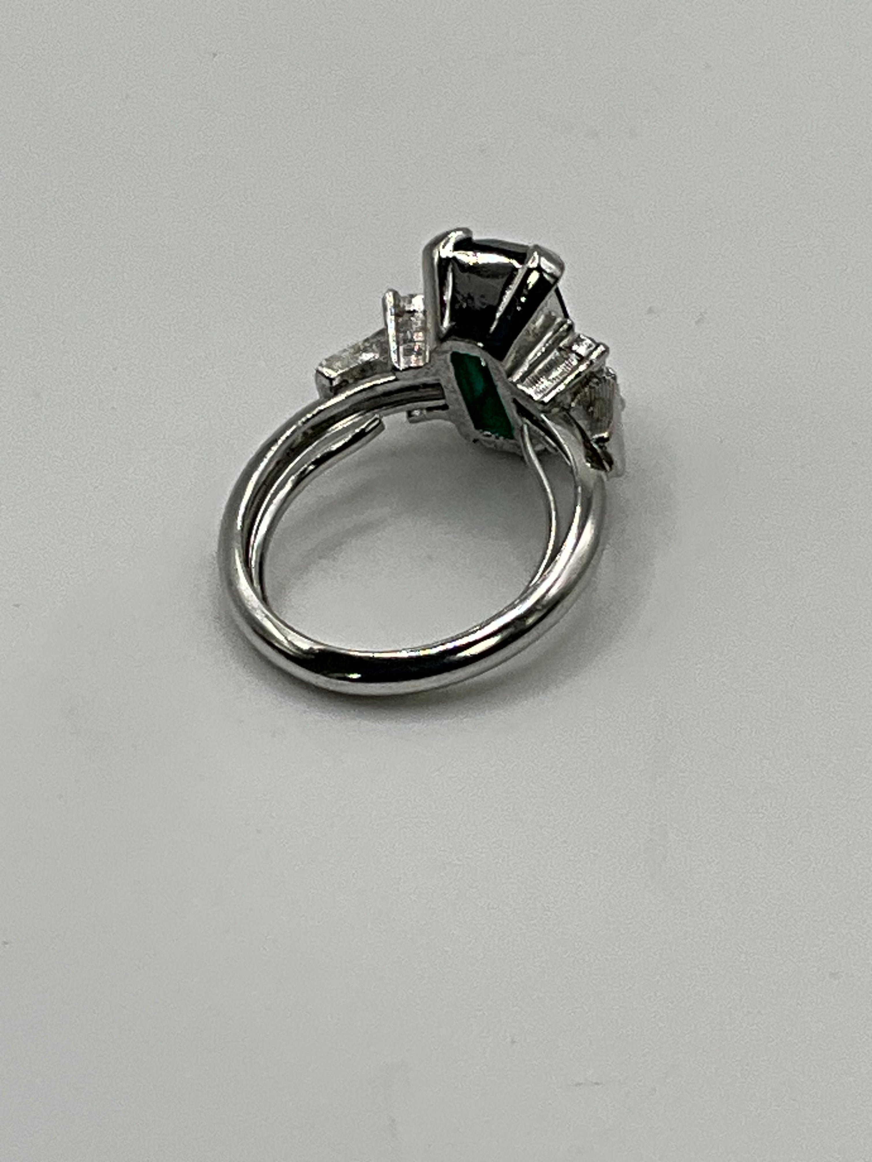 1976 Avon "Park East" Green Emerald CZ & Rhinestone Ring - Estate Sale (Great Condition)