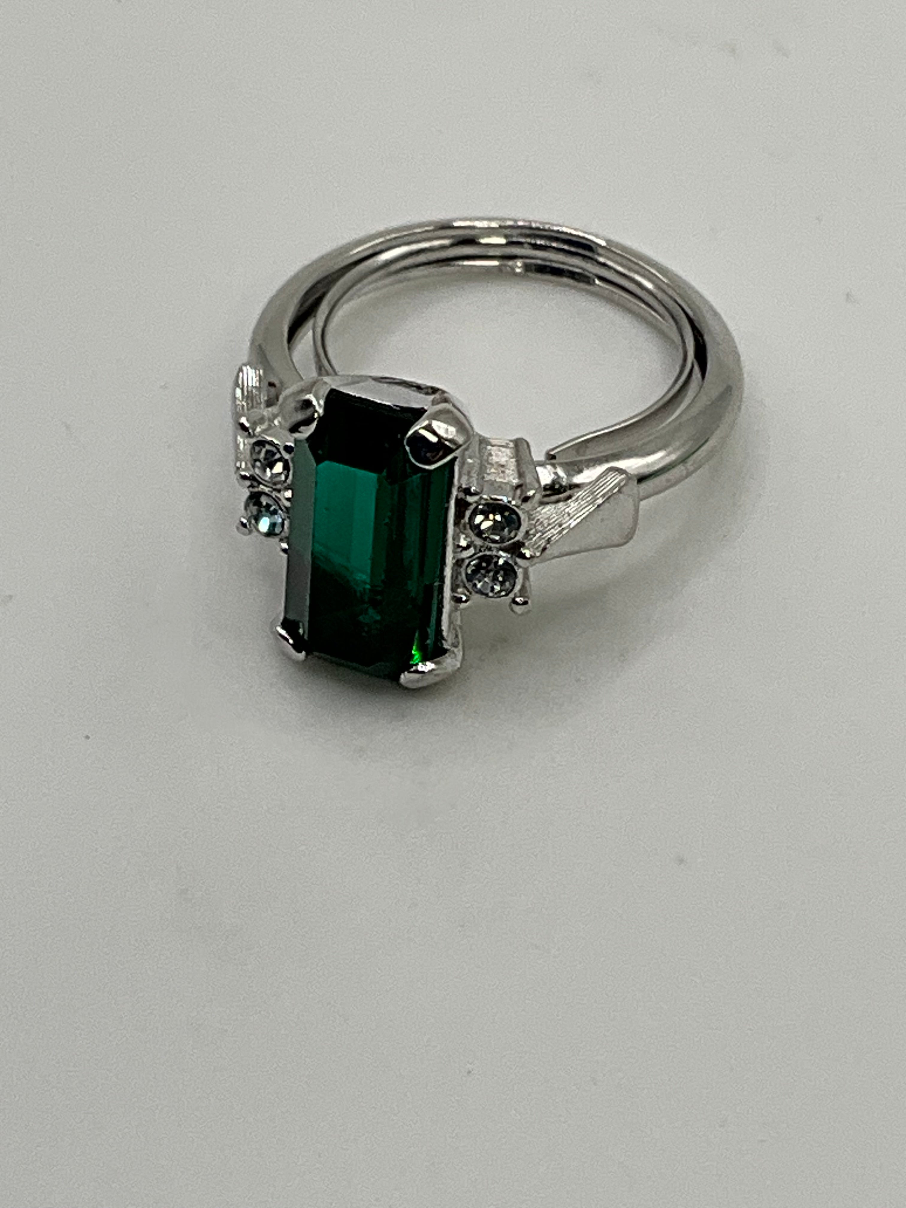 1976 Avon "Park East" Green Emerald CZ & Rhinestone Ring - Estate Sale (Great Condition)