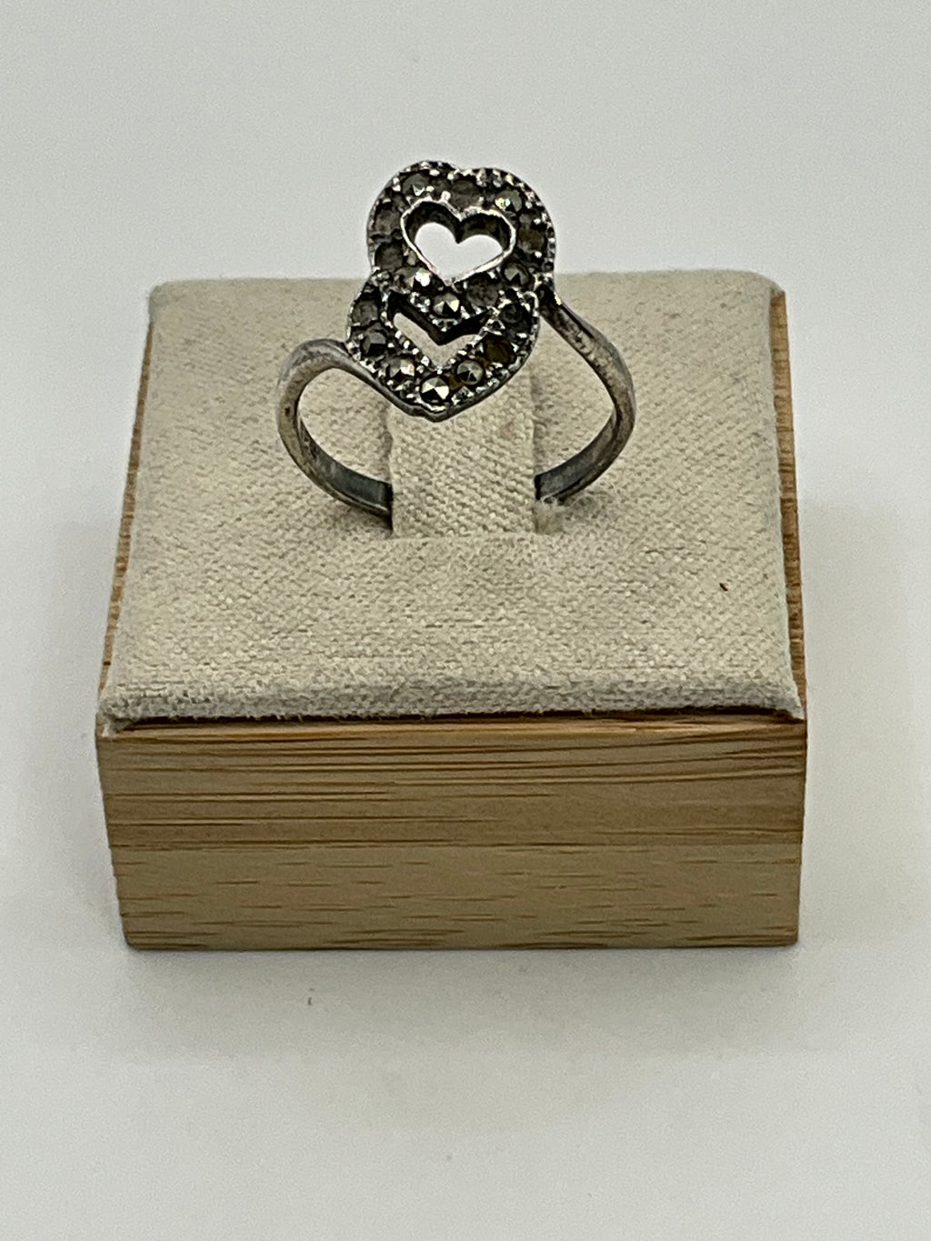 Sterling Silver Marcasite Ladies Ring Size 6 With 2 Hearts - Estate Sale (Great Condition)