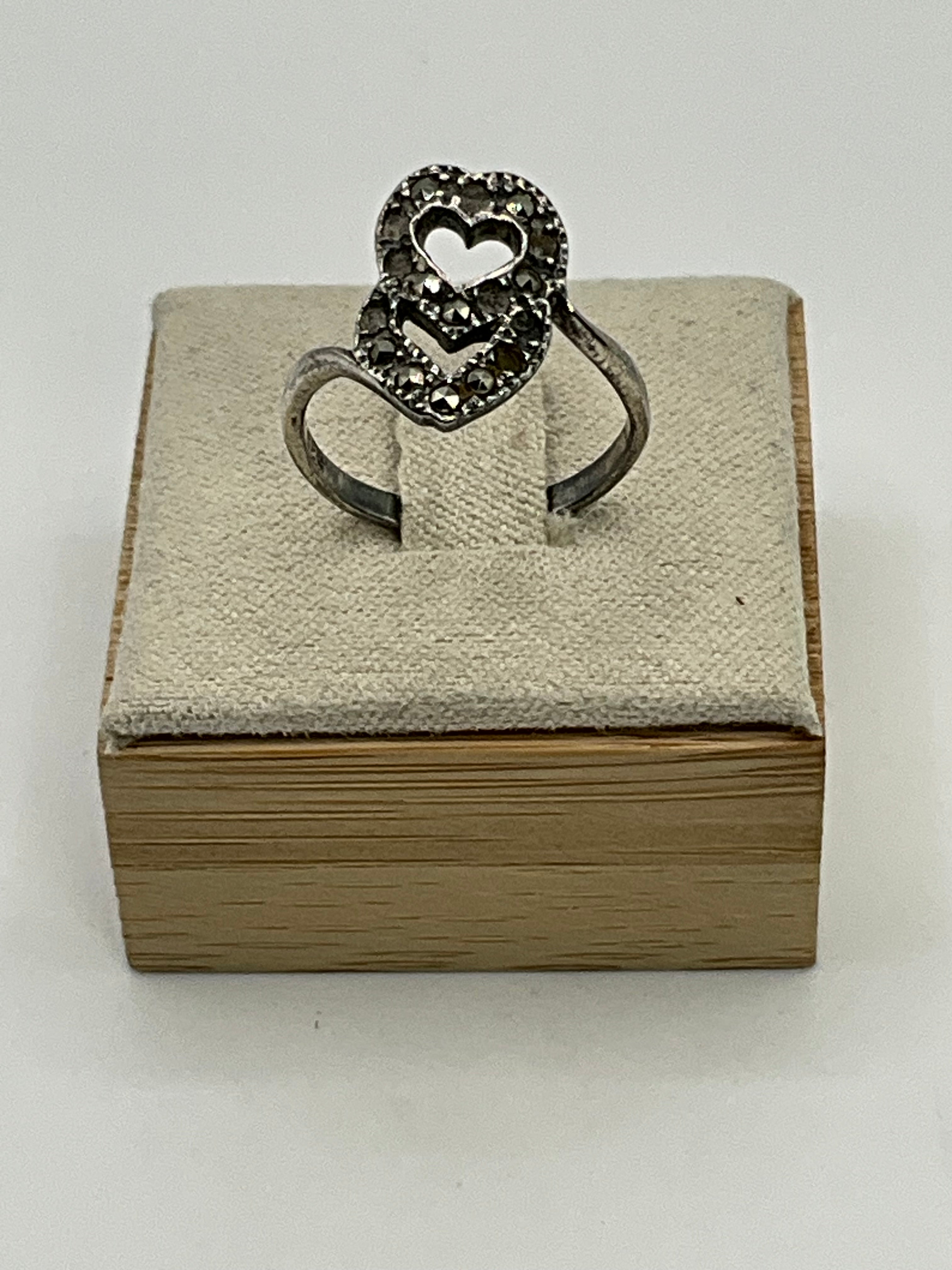 Sterling Silver Marcasite Ladies Ring Size 6 With 2 Hearts - Estate Sale (Great Condition)
