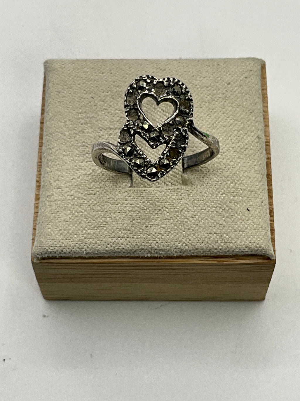 Sterling Silver Marcasite Ladies Ring Size 6 With 2 Hearts - Estate Sale (Great Condition)
