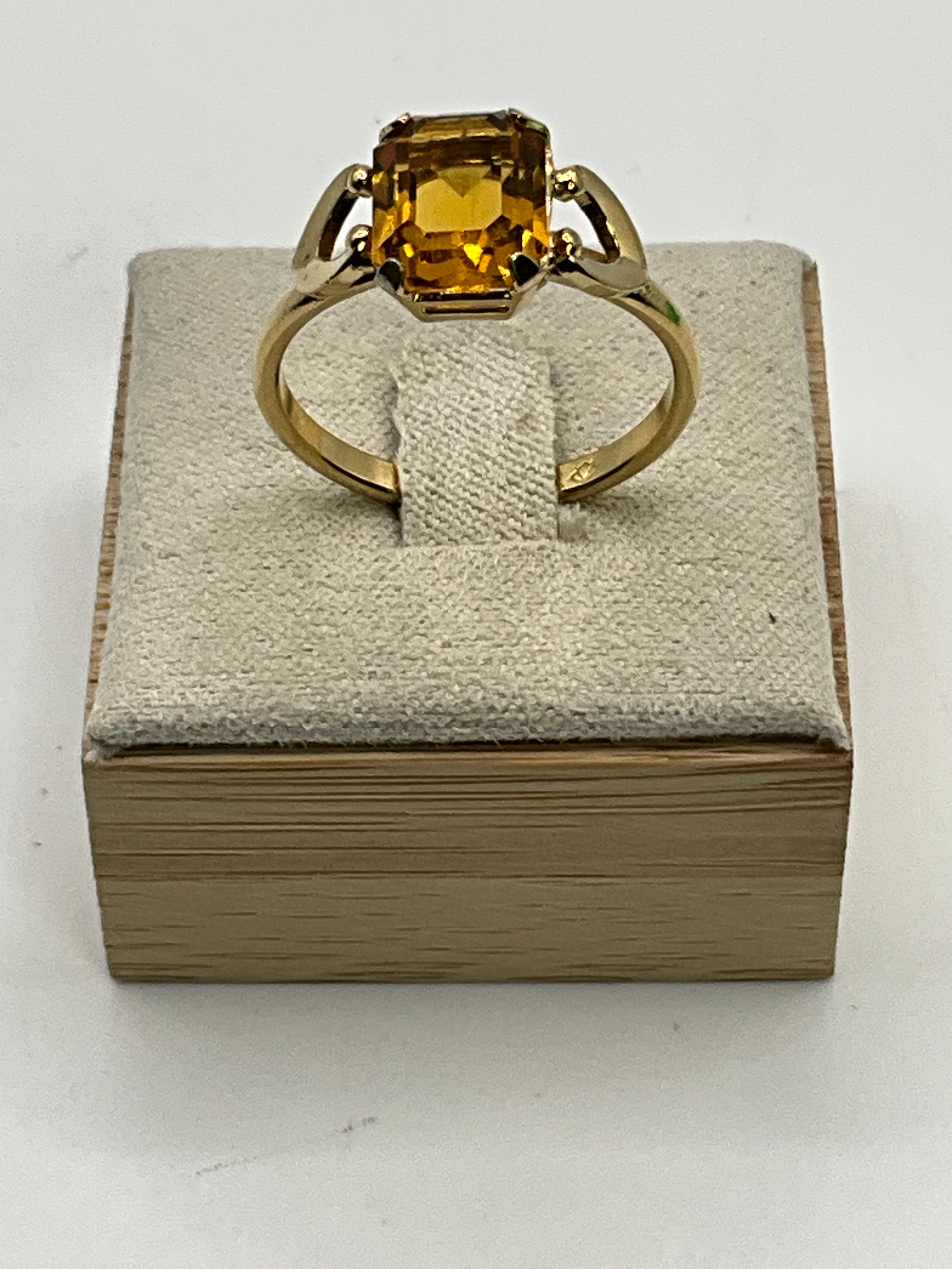 Vintage Amber Glow Statement Ring | Gold Tone Retro Design - Estate Sale (Great Condition)