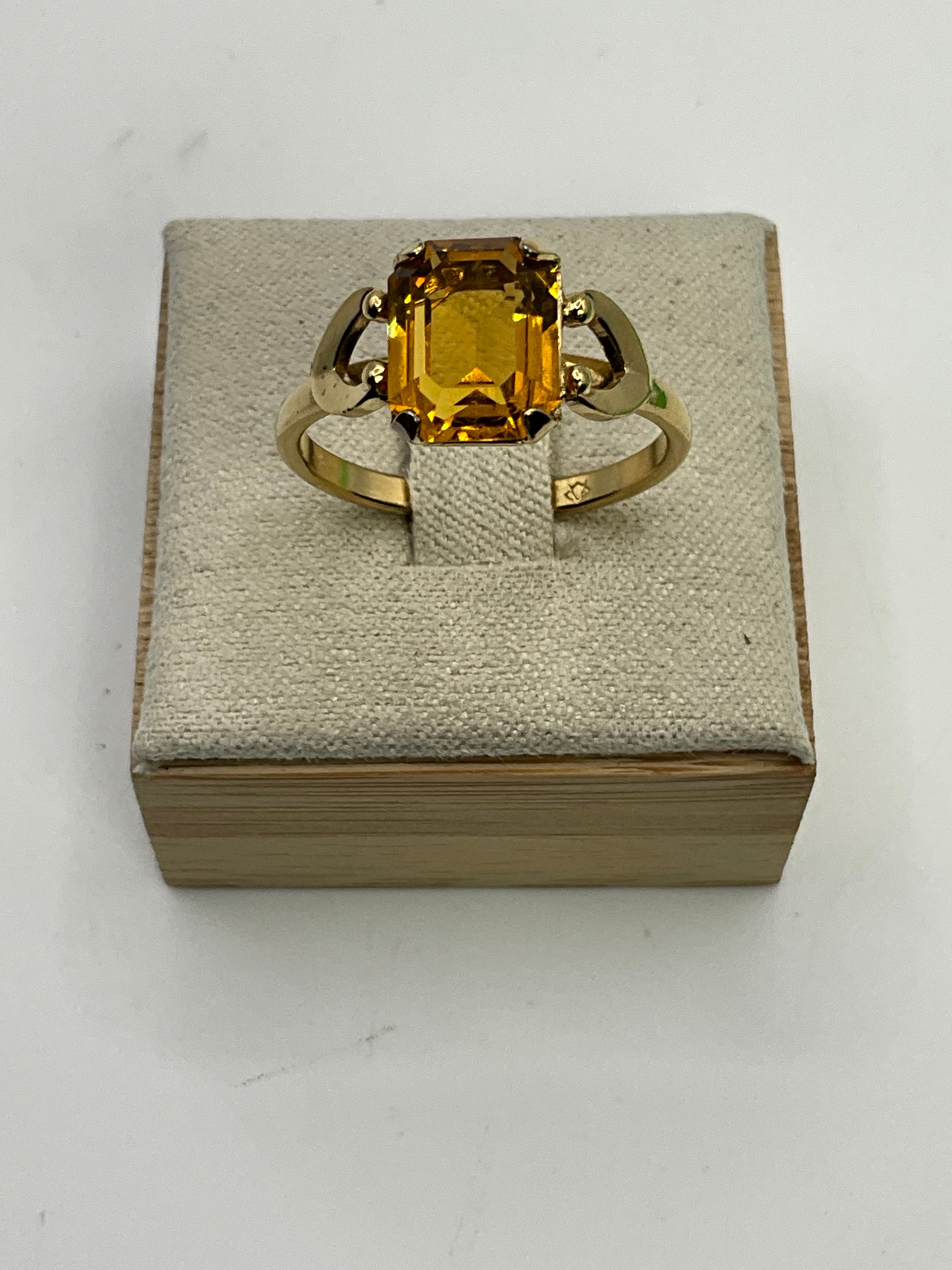 Vintage Amber Glow Statement Ring | Gold Tone Retro Design - Estate Sale (Great Condition)