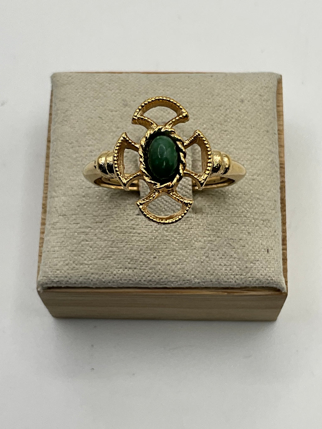 1973 Avon Baroness Ring: Gold Tone Maltese Cross Jade - Estate Sale (Great Condition)