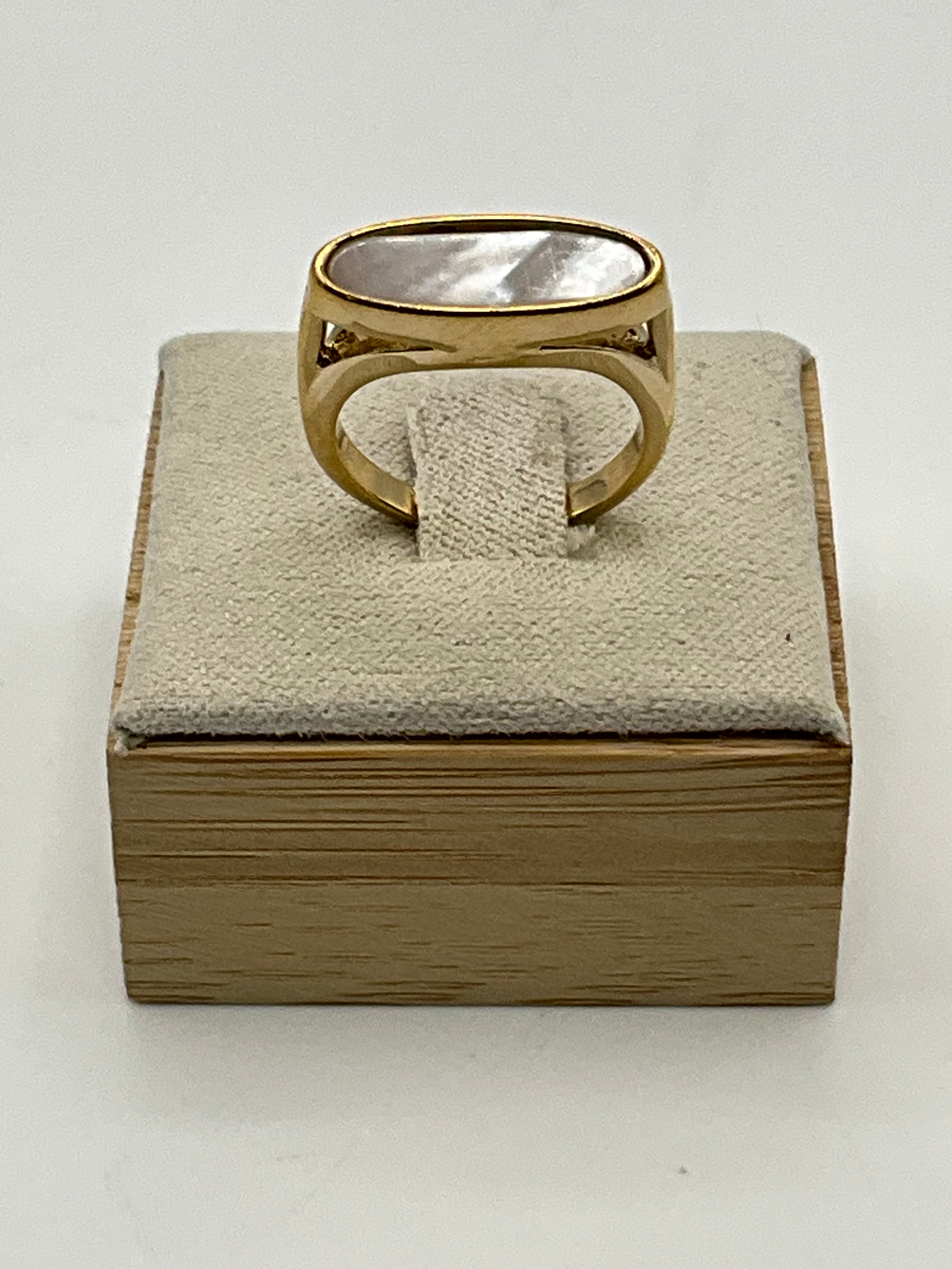 1978 Avon Mother-of-Pearl Ring - Estate Sale (Great Condition)