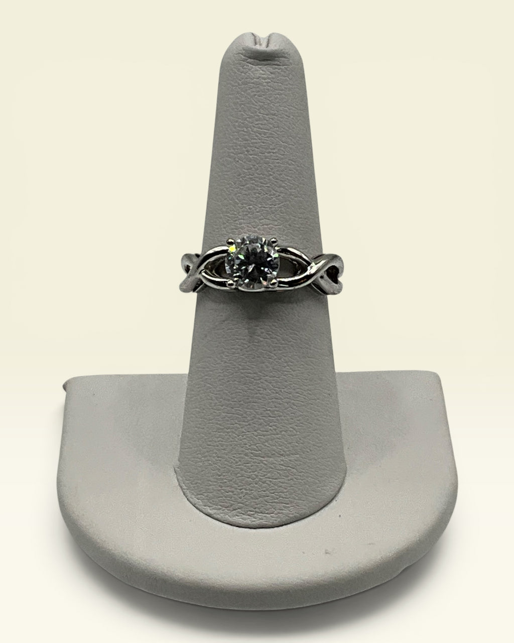 Vintage Avon Sparkly Round Clear Stone in Twisted Silvertone Ring - Estate Sale (Great Condition)
