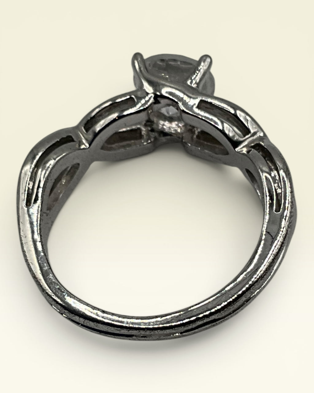 Vintage Avon Sparkly Round Clear Stone in Twisted Silvertone Ring - Estate Sale (Great Condition)