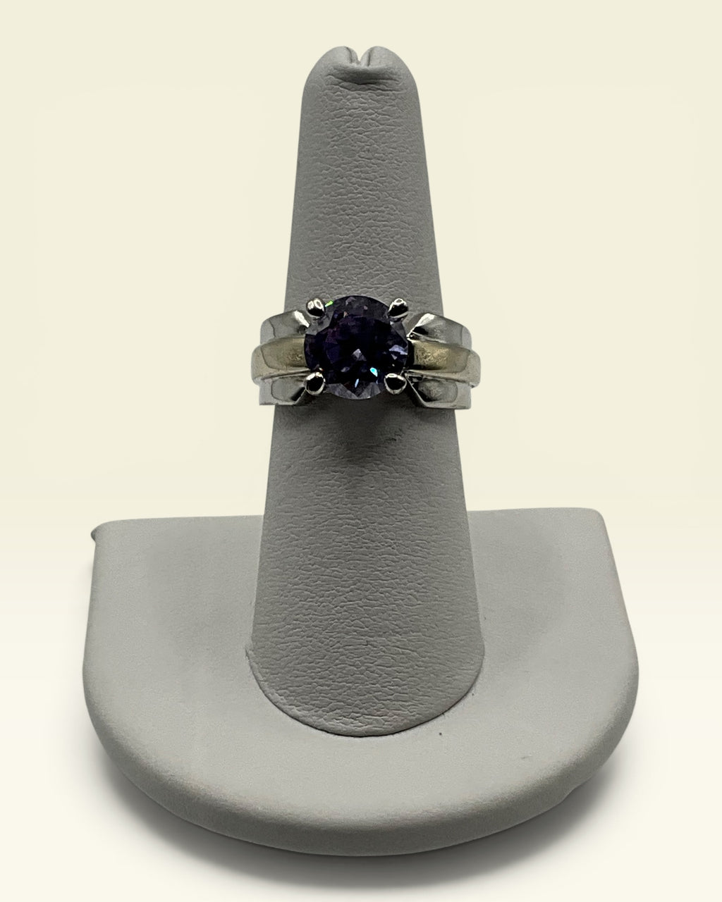 Modern Lavender Solitaire Statement Ring – Silver Tone Contemporary Fashion Ring - Estate Sale (Great Condition)