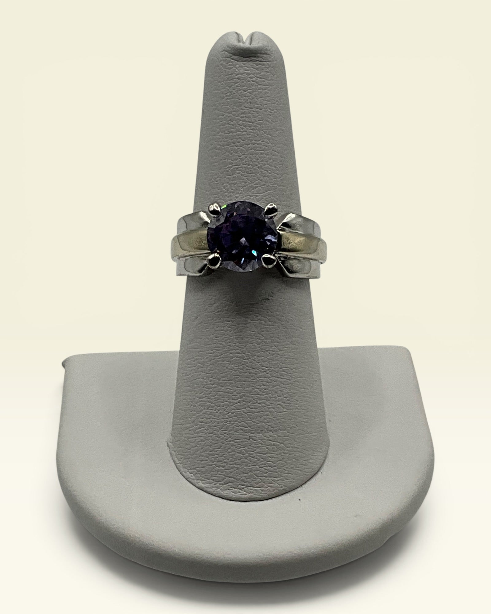 Modern Lavender Solitaire Statement Ring – Silver Tone Contemporary Fashion Ring - Estate Sale (Great Condition)