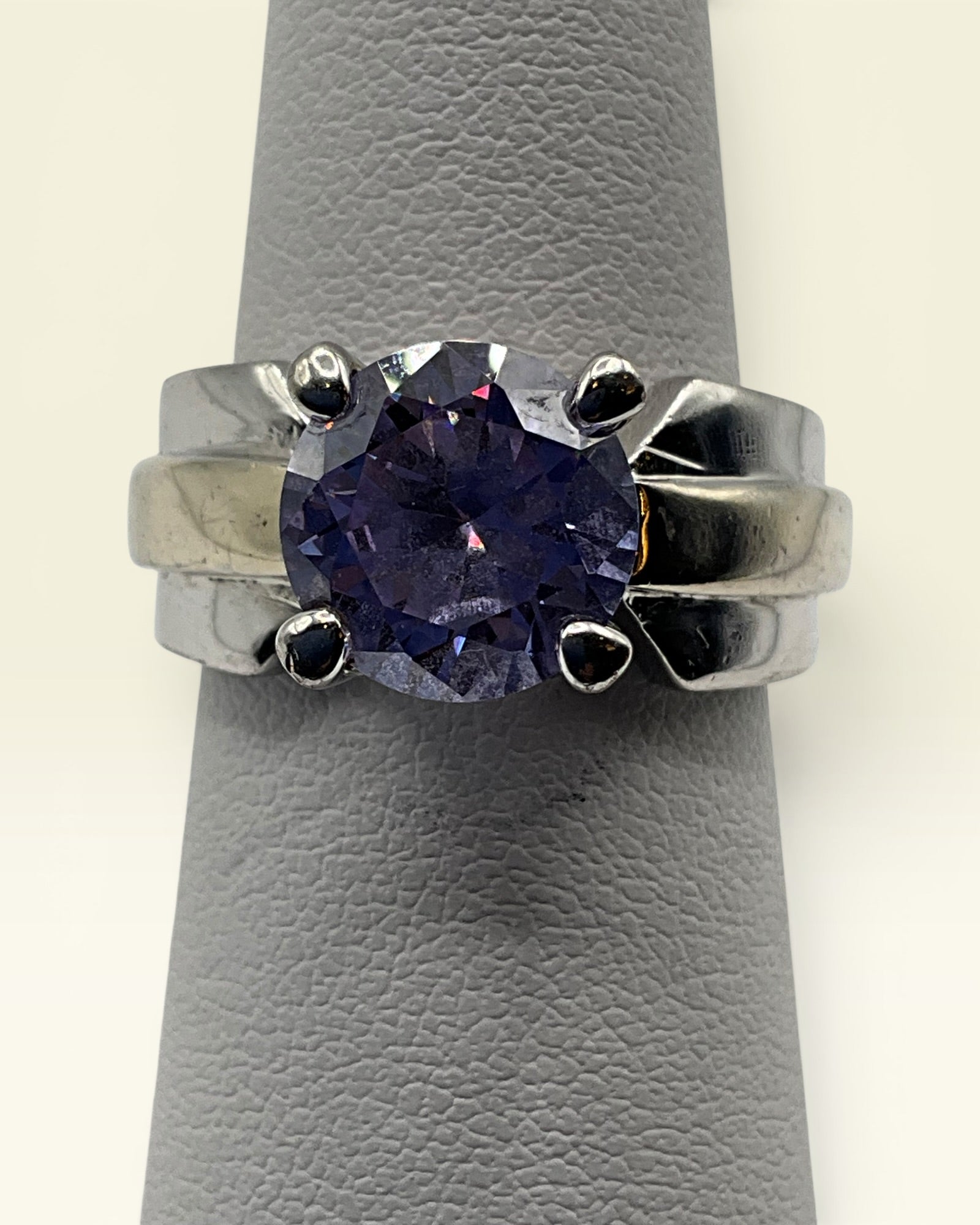 Modern Lavender Solitaire Statement Ring – Silver Tone Contemporary Fashion Ring - Estate Sale (Great Condition)