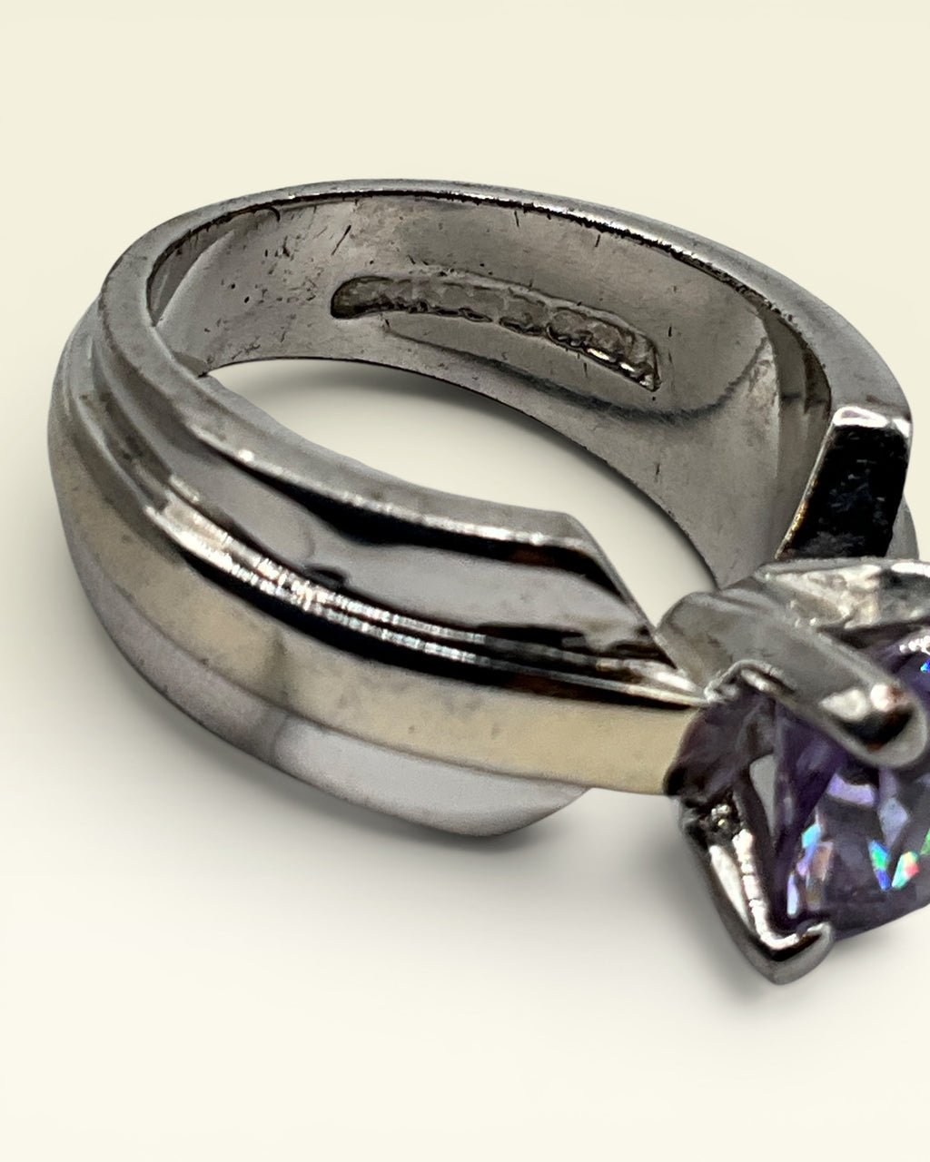 Modern Lavender Solitaire Statement Ring – Silver Tone Contemporary Fashion Ring - Estate Sale (Great Condition)