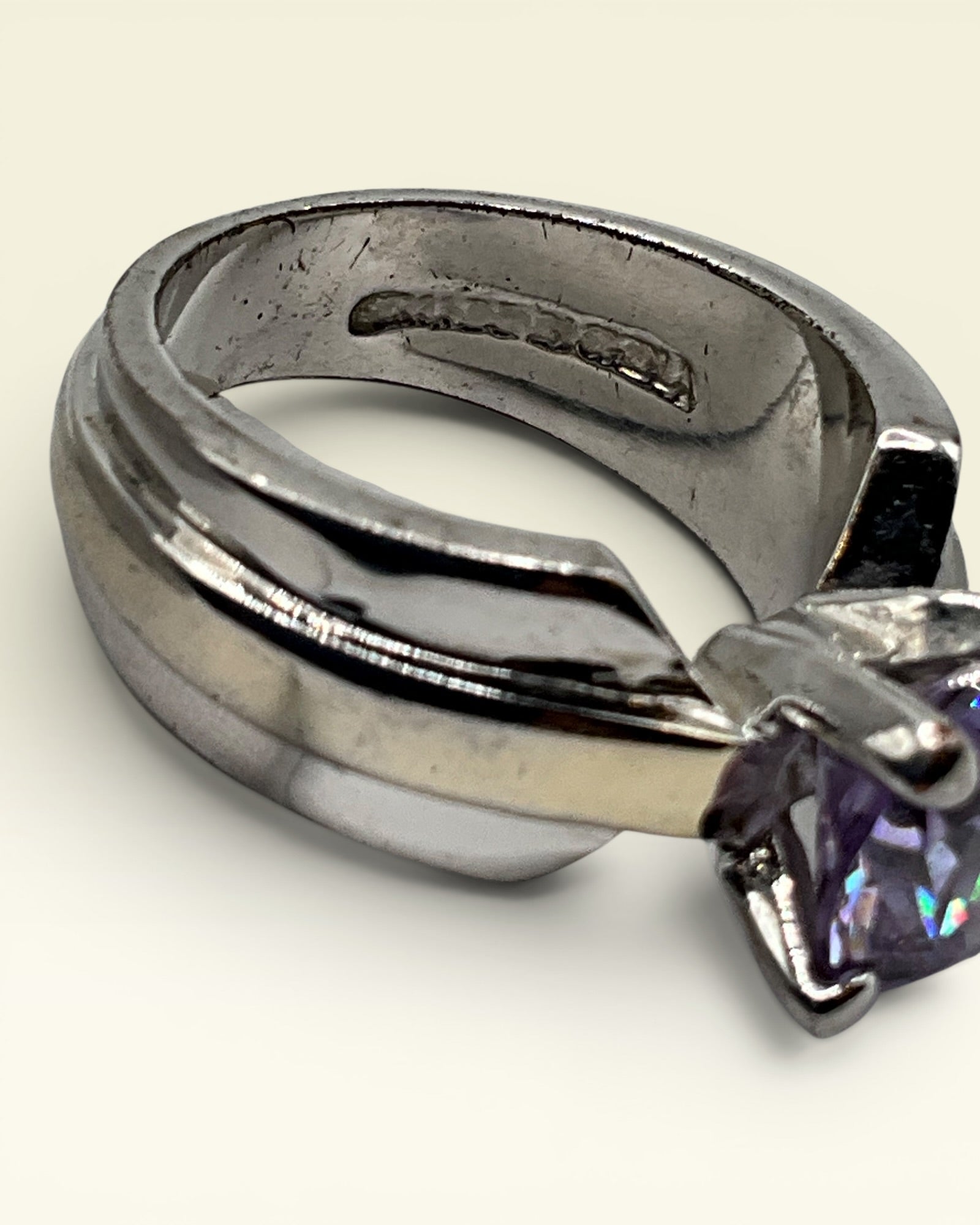 Modern Lavender Solitaire Statement Ring – Silver Tone Contemporary Fashion Ring - Estate Sale (Great Condition)