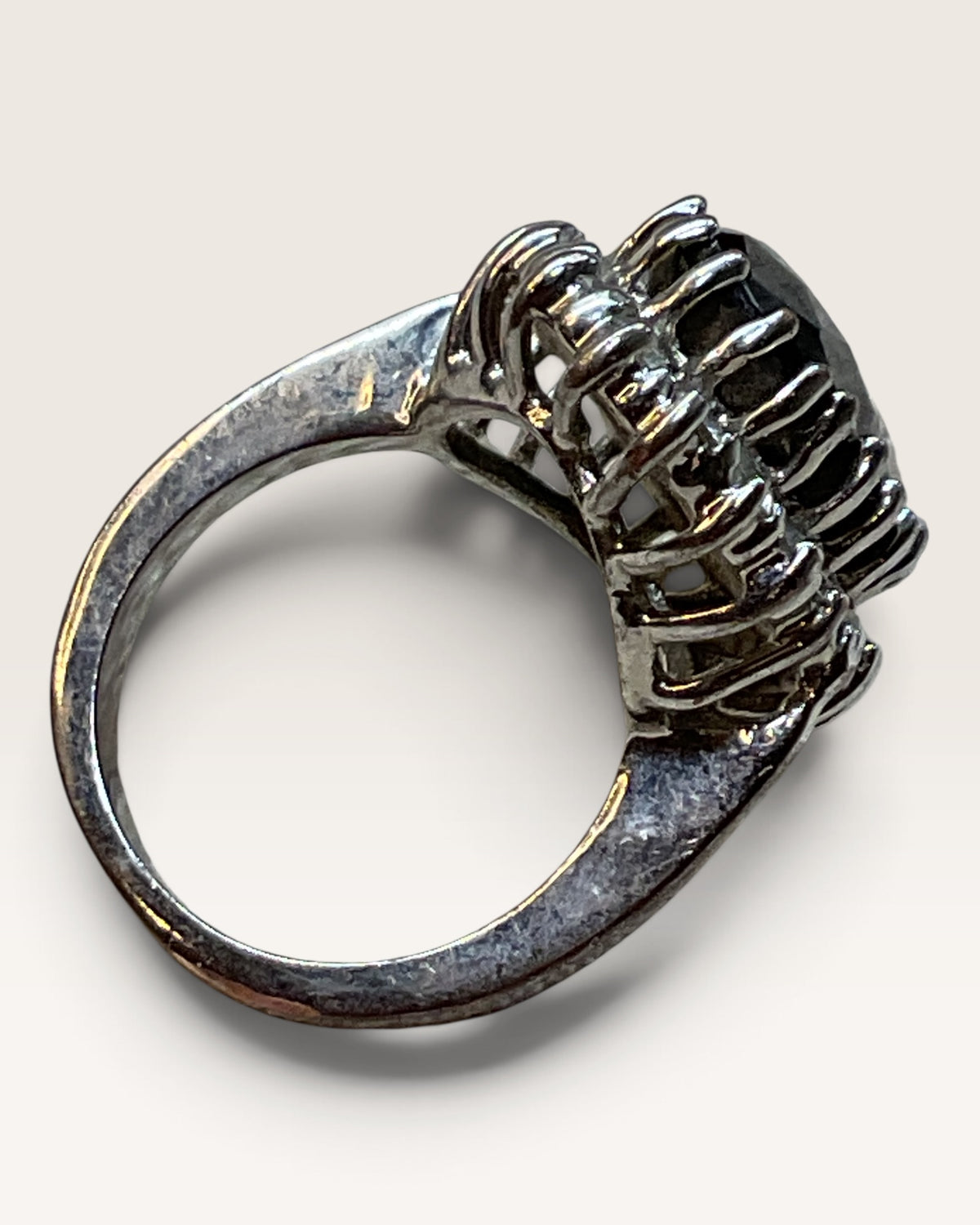 Black Faceted Stone Halo Ring Silver Tone Rhinestone Cocktail Ring - Pre-Loved