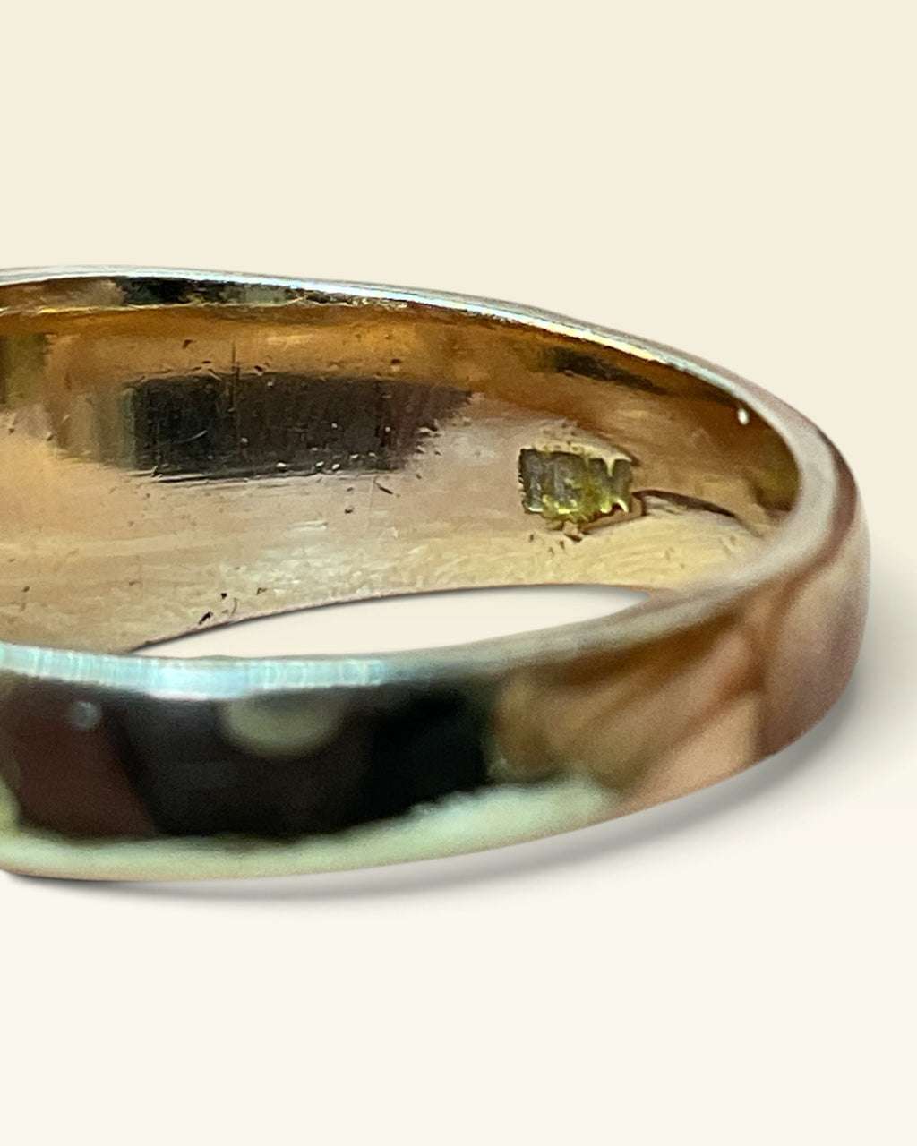Vintage 10K Yellow Gold Alpha Kappa Alpha AKA Signet Ring - 4g - Pre-Loved