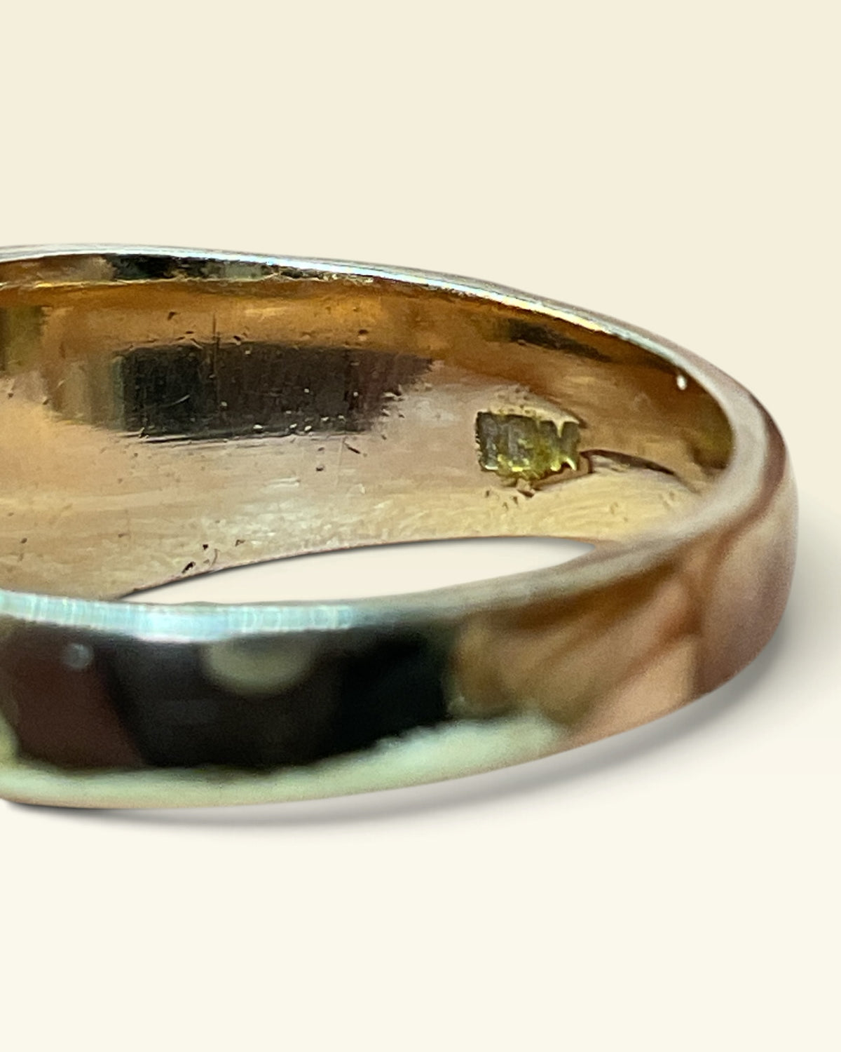 Vintage 10K Yellow Gold Alpha Kappa Alpha AKA Signet Ring - 4g - Pre-Loved