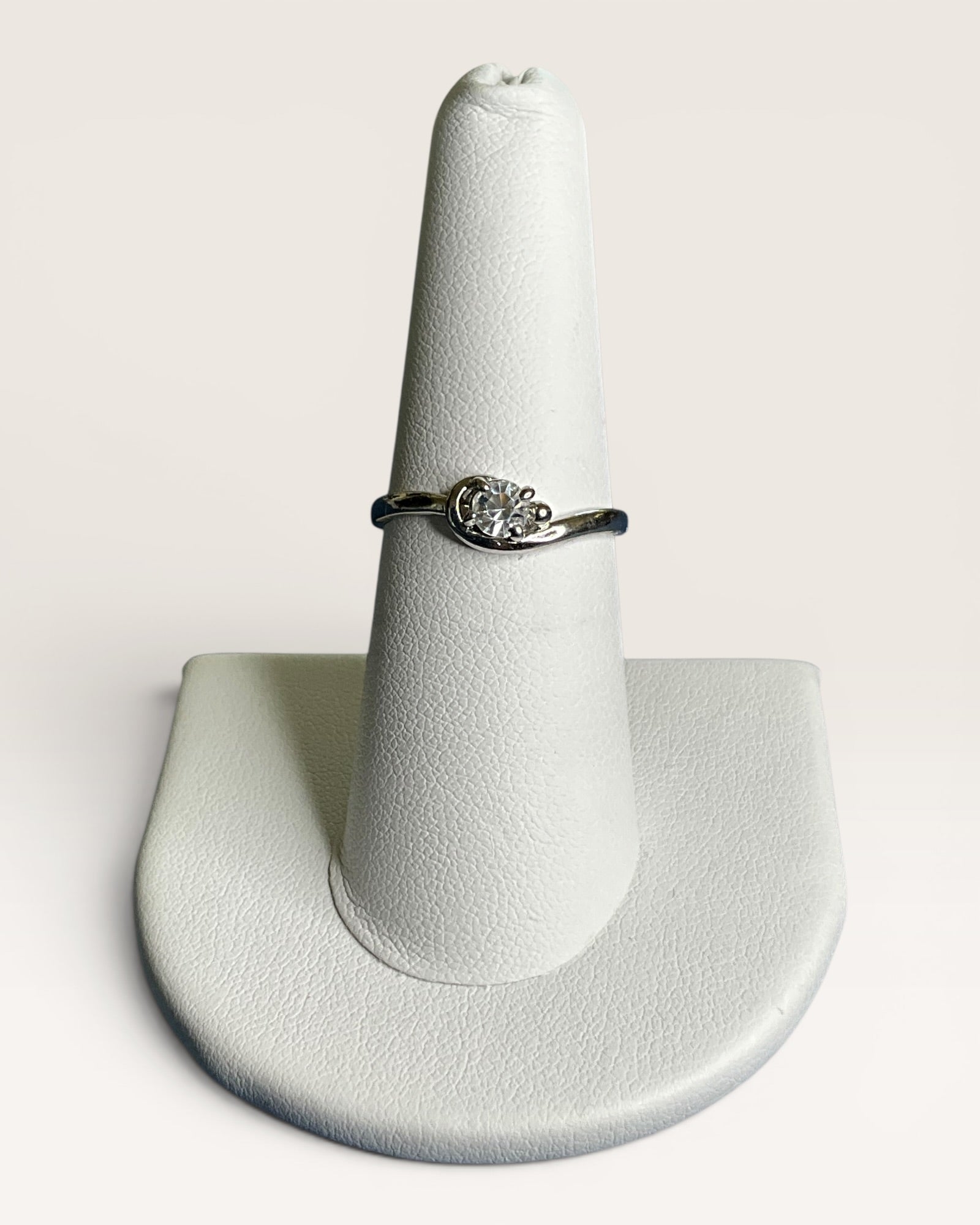 Modern Silver-Tone Solitaire with Clear Cubic Zirconia Stone Ring - Estate Sale (Great Condition)