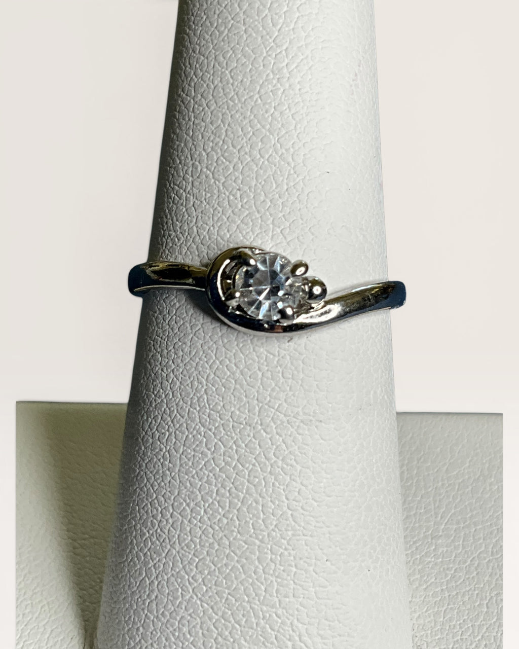 Modern Silver-Tone Solitaire with Clear Cubic Zirconia Stone Ring - Estate Sale (Great Condition)