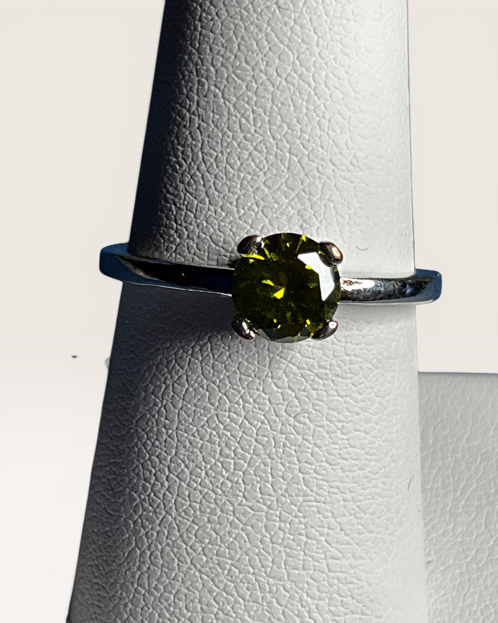 Olive Green Solitaire Minimalist Faceted Stone in Silver-Tone - Estate Sale (Great Condition)