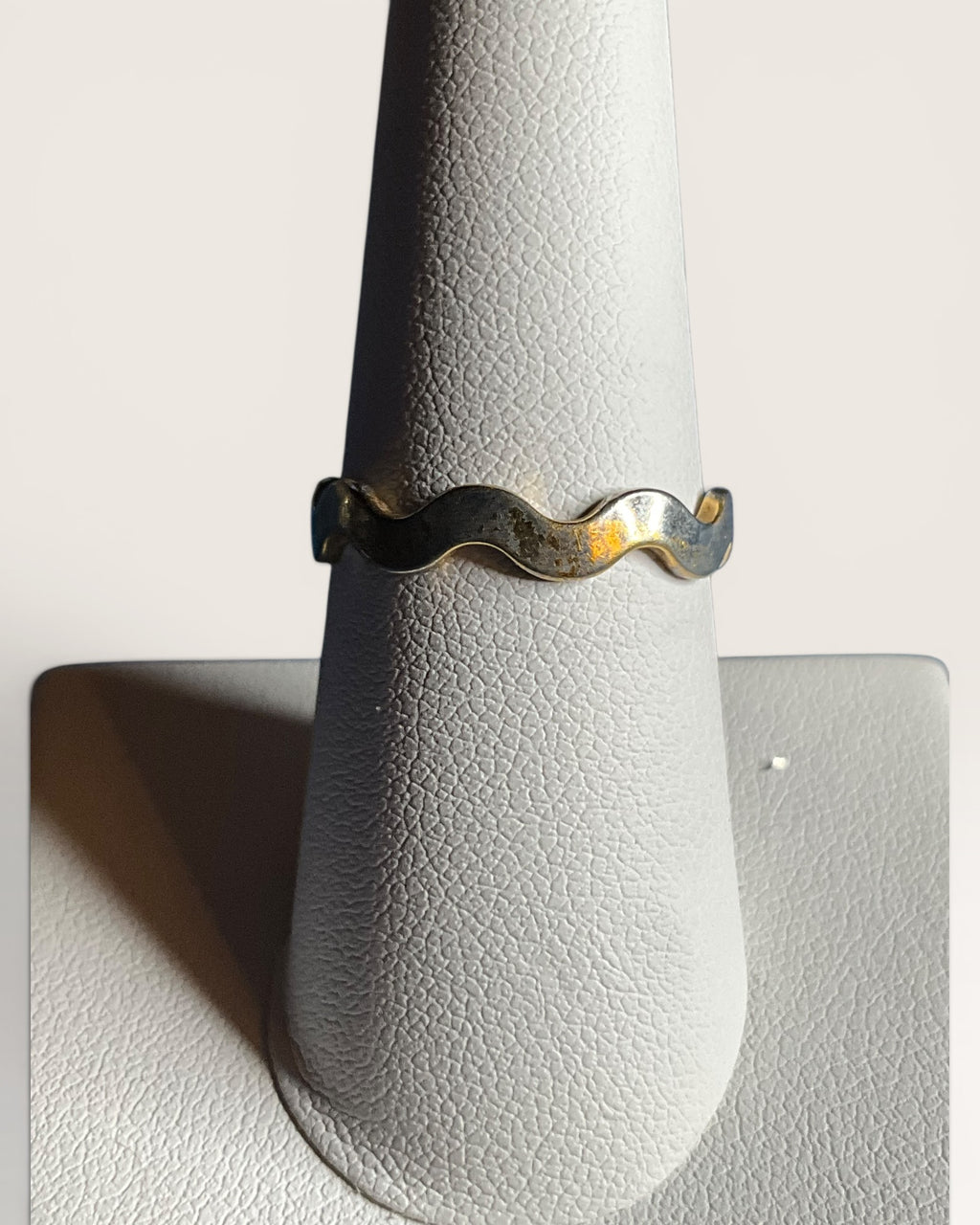 Avon Gold Tone Wavy Band Ring - Estate Sale (Great Condition)