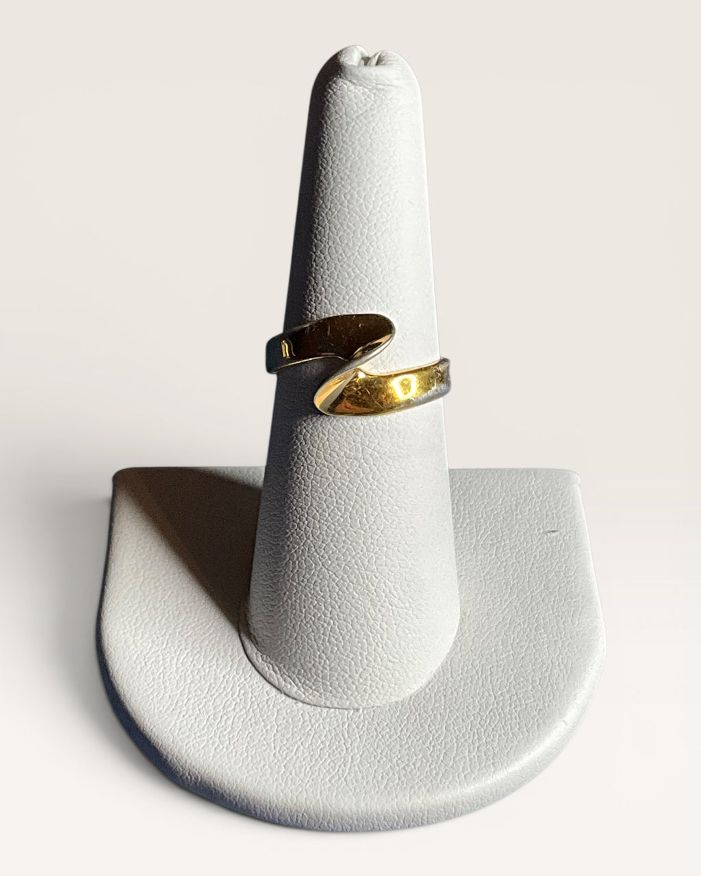 Avon Gold Tone Twist Ring - Estate Sale (Great Condition)