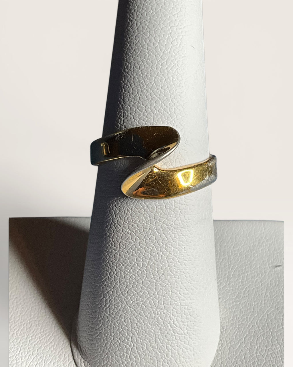 Avon Gold Tone Twist Ring - Estate Sale (Great Condition)