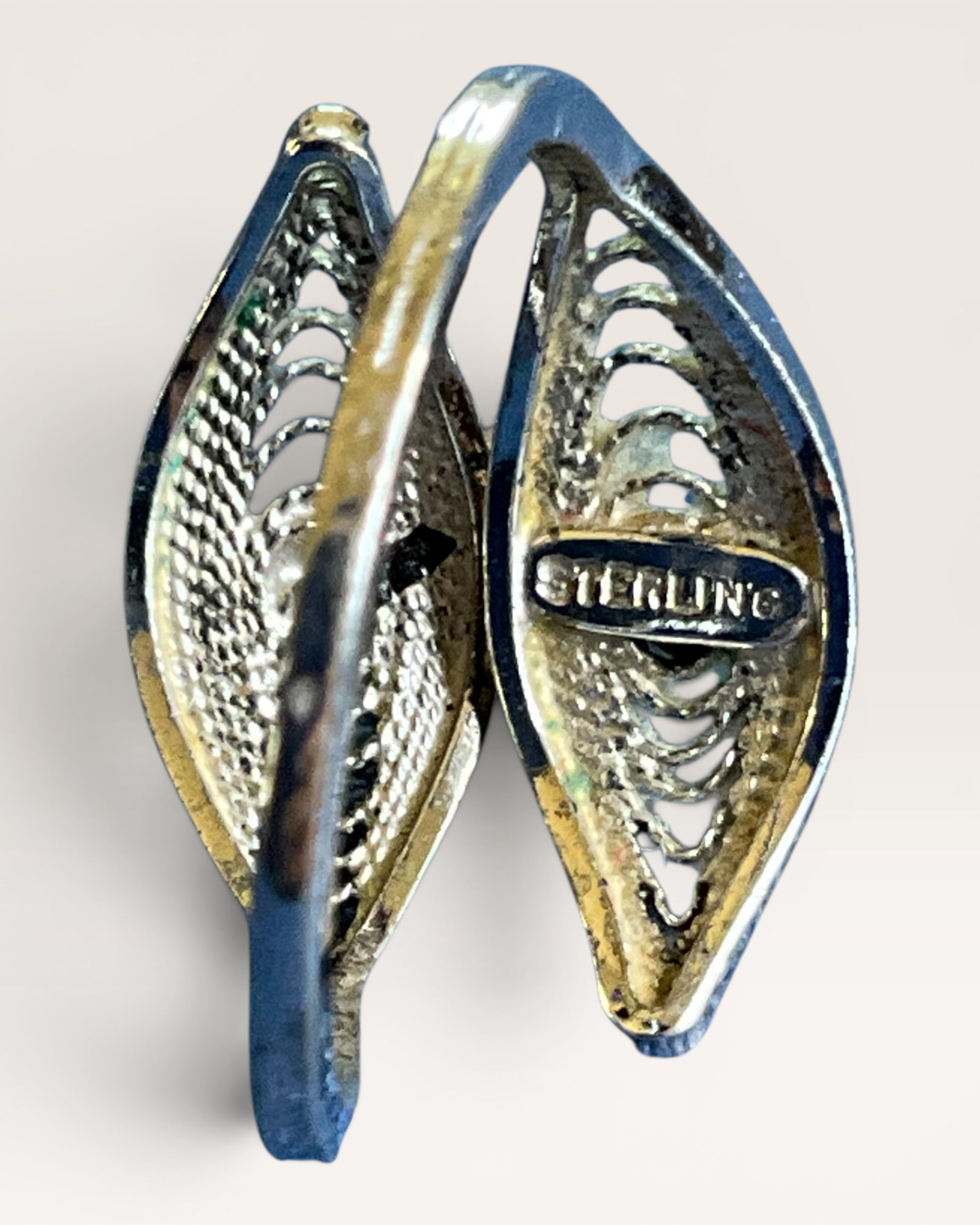 Sterling Siliver Bi-Pass Rig with Hematite and Filigree Accents - Estate Sale (Great Condition)