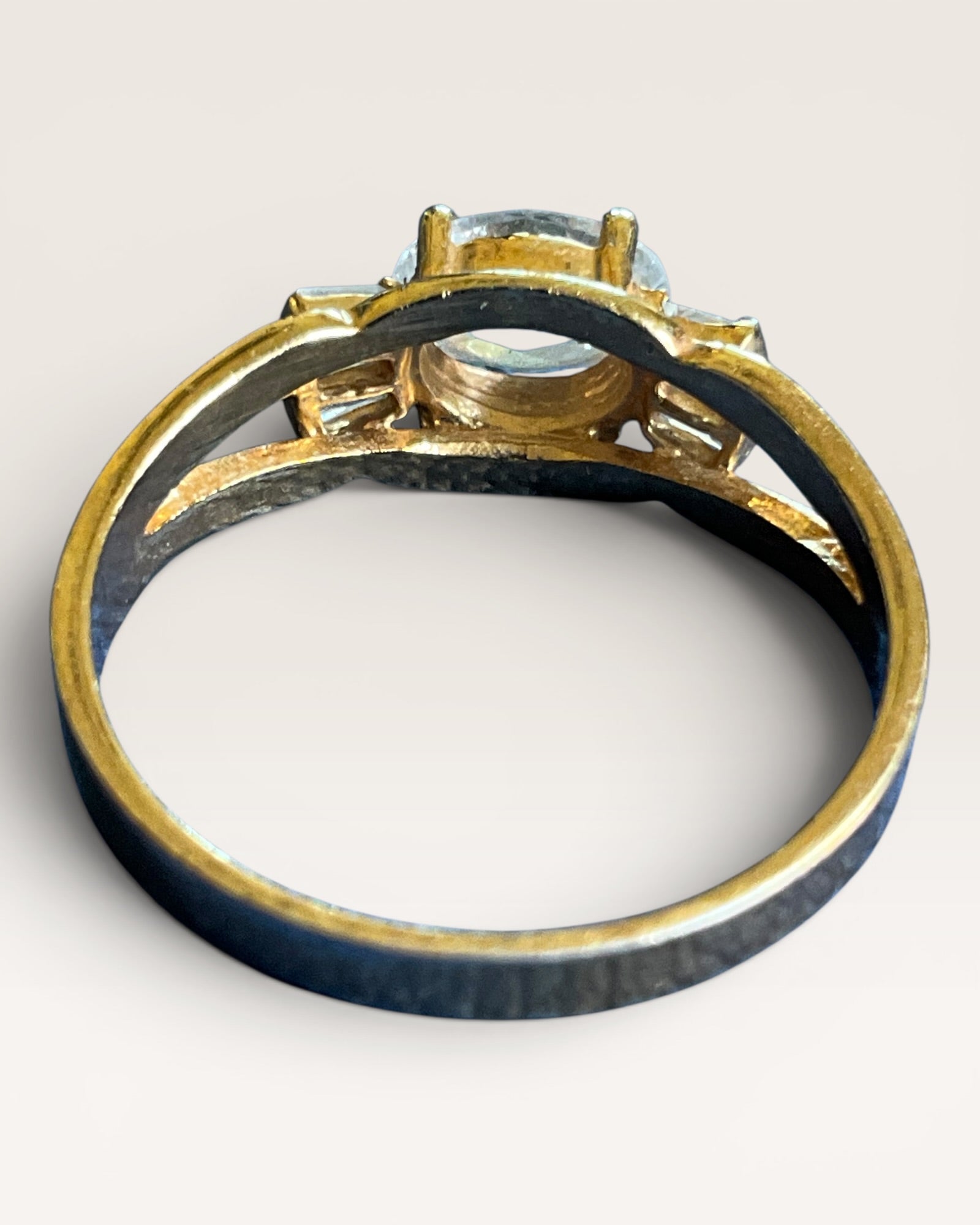 18K G.E. with Channel Baguettes and Center Cubic Zirconia Stone - Estate Sale (Great Condition)