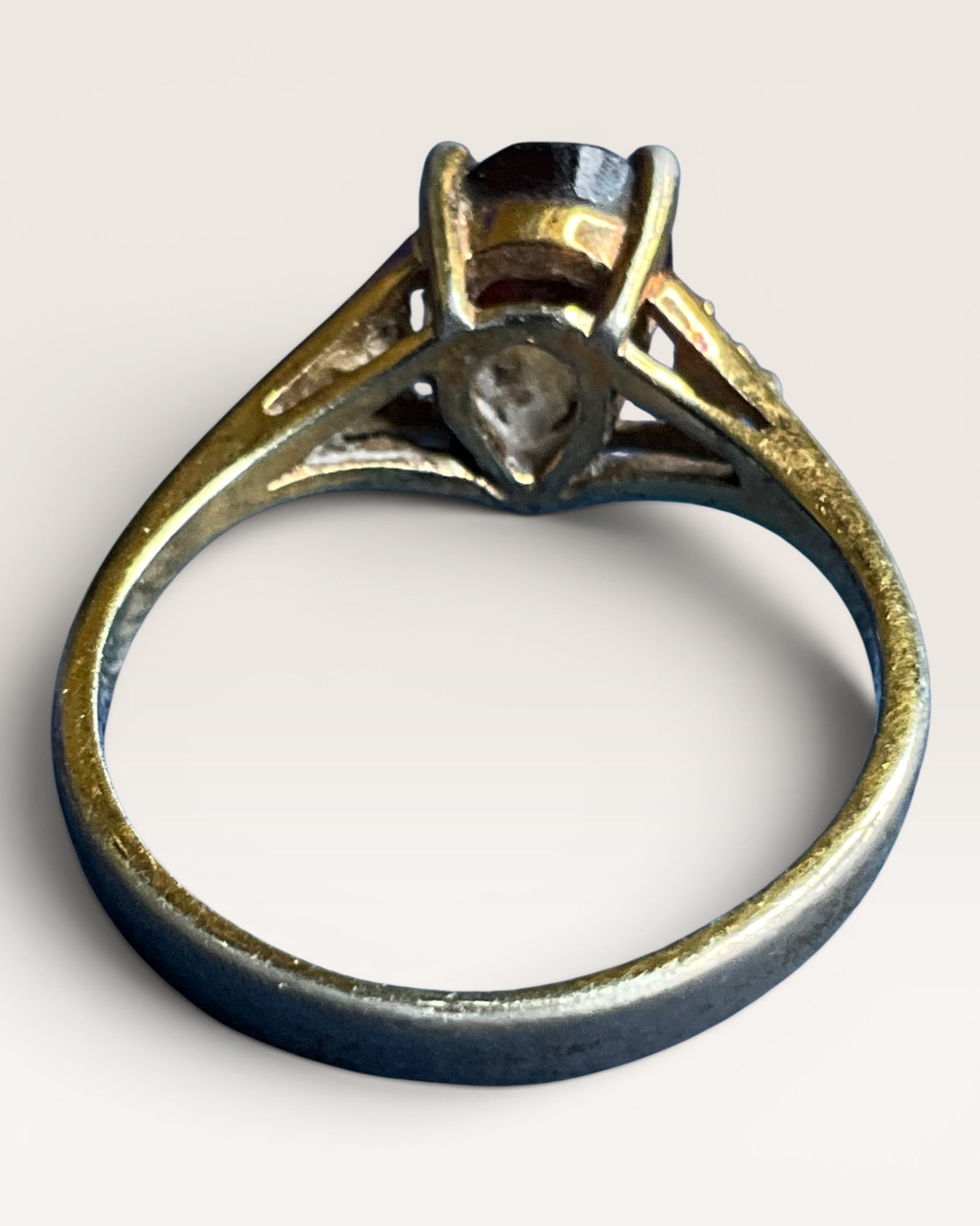 Vintage Avon Scarlet Temptation Gold Tone Ring - Estate Sale (Great Condition)
