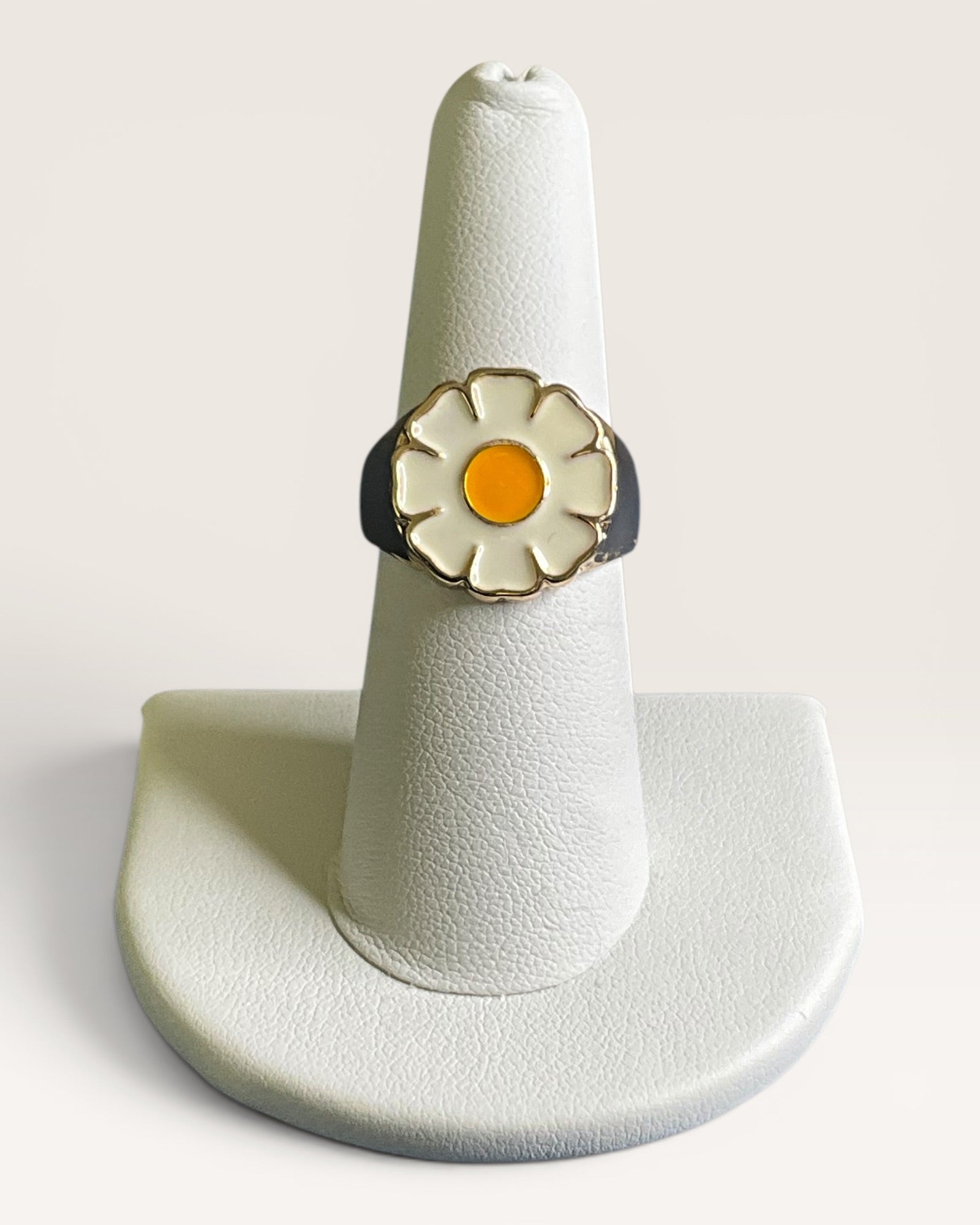 Cute Floral Signet Cottagecore Daisy Enamel Ring - Estate Sale (Great Condition)