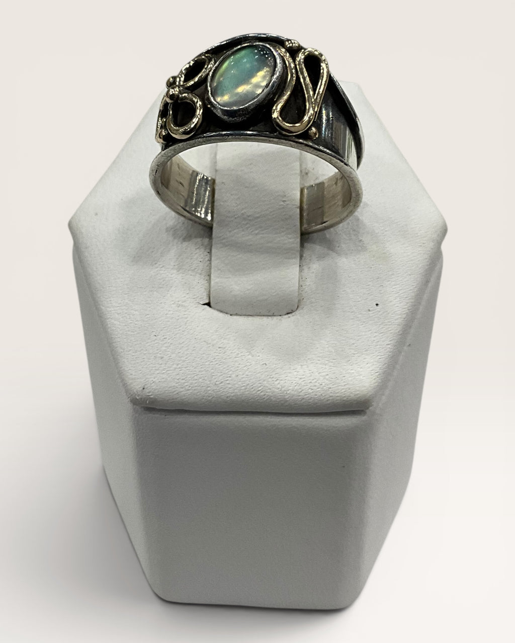 Sterling Silver Labradorite Gemstone Ring - Estate Sale (Great Condition)