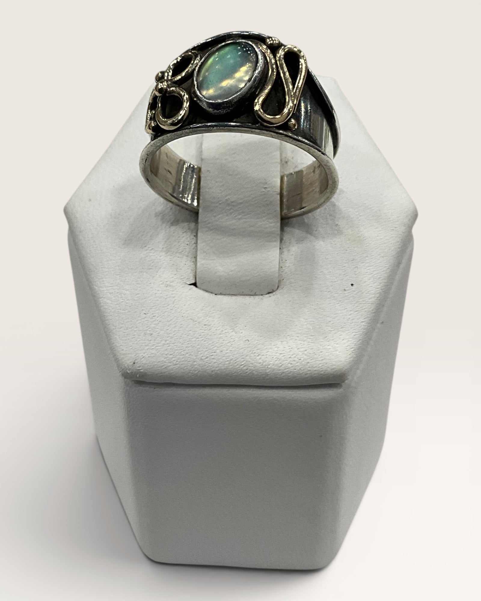 Sterling Silver Labradorite Gemstone Ring - Estate Sale (Great Condition)