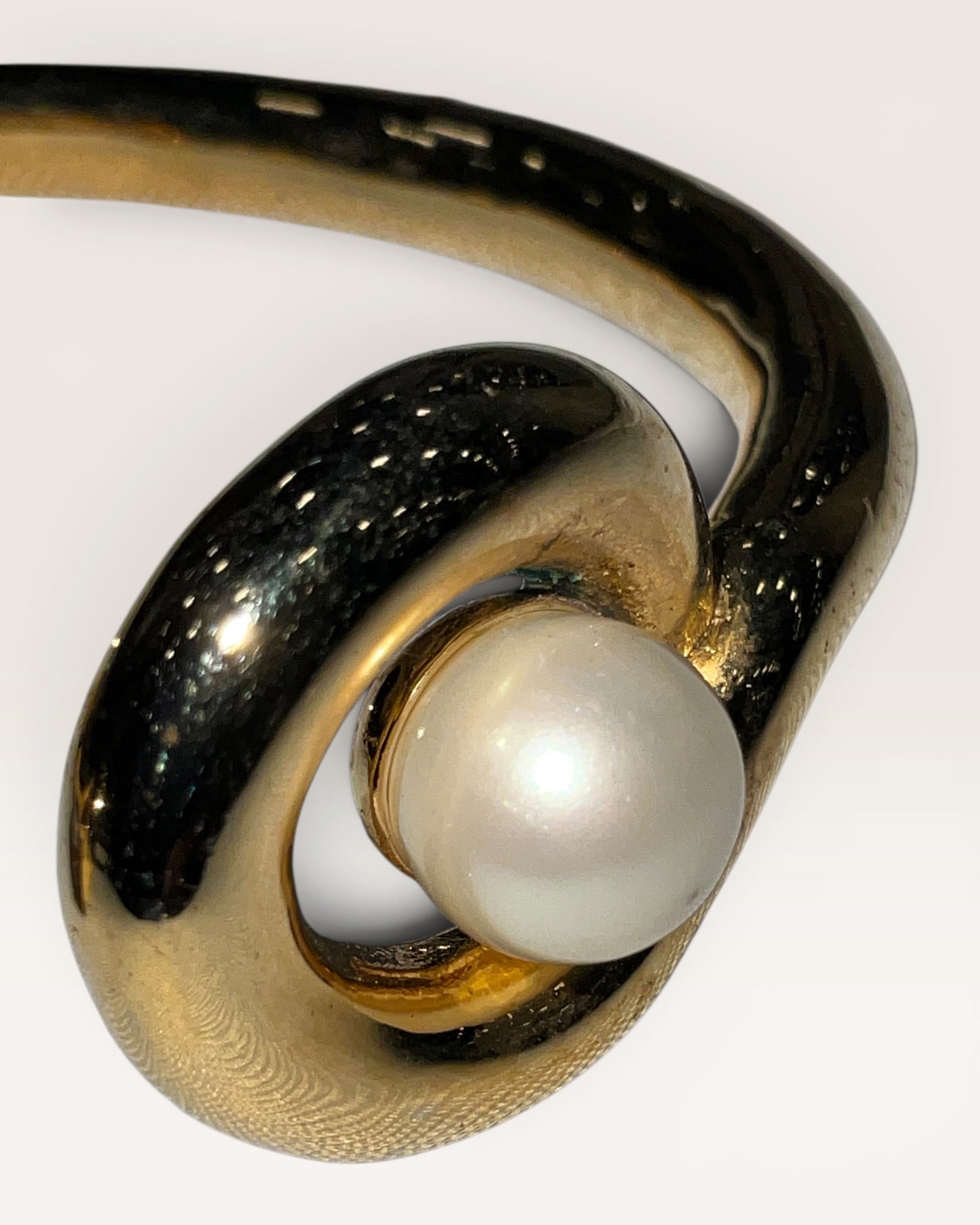Ann Taylor Gold-tone and Pearl Bracelet - Estate Sale (Great Condition)