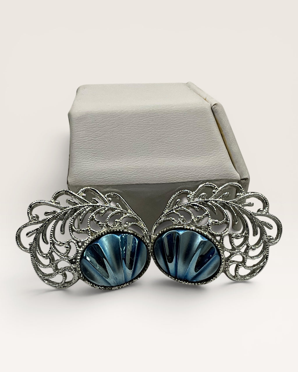 Sarah Coventry Clip on Earrings Silver Tone with Pearls Dangles - Estate Sale (Great Condition)