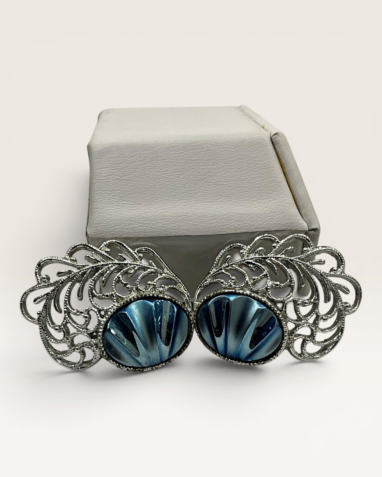 Sarah Coventry Clip on Earrings Silver Tone with Pearls Dangles - Estate Sale (Great Condition)