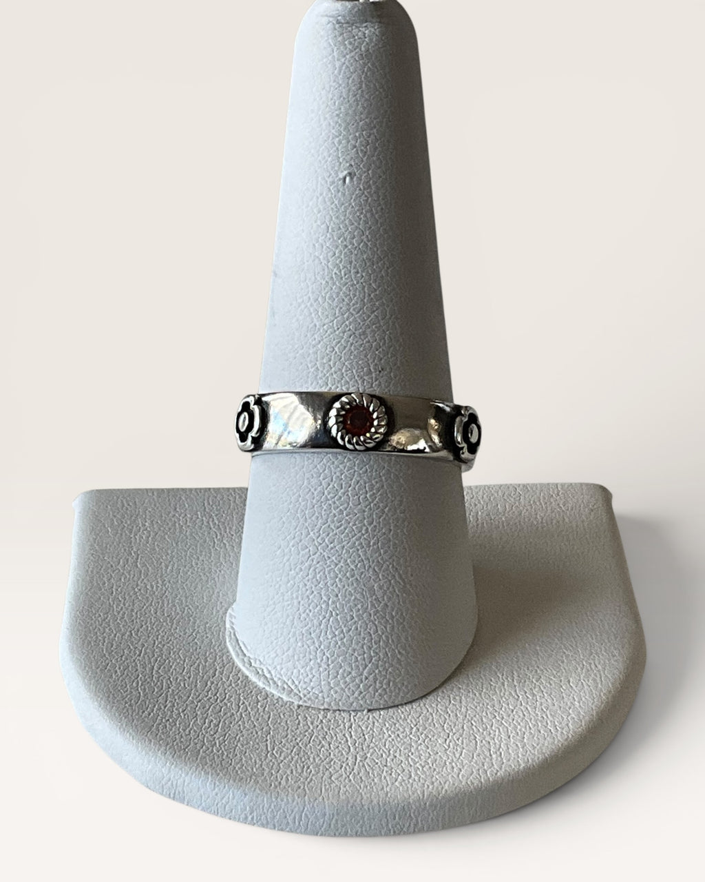 Sterling Silver Howl Band Ring with Grossular Garnet - Estate Sale (Great Condition)