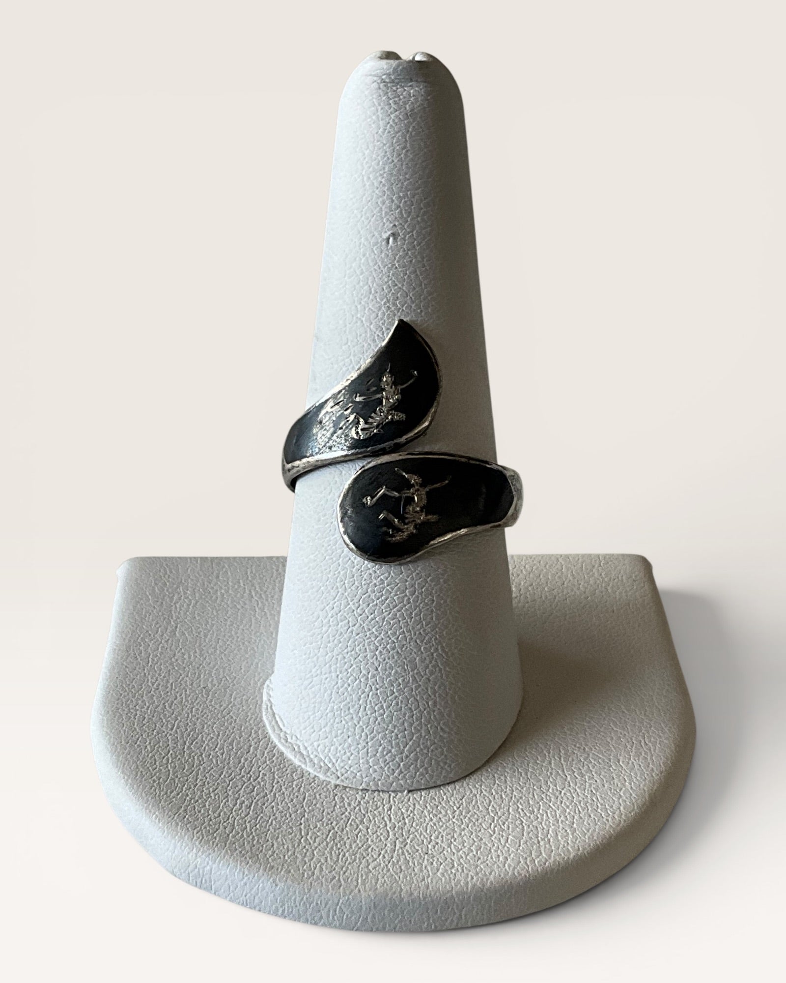 Siam Sterling Silver Vintage Black Wrap Around Ring - Estate Sale (Great Condition)