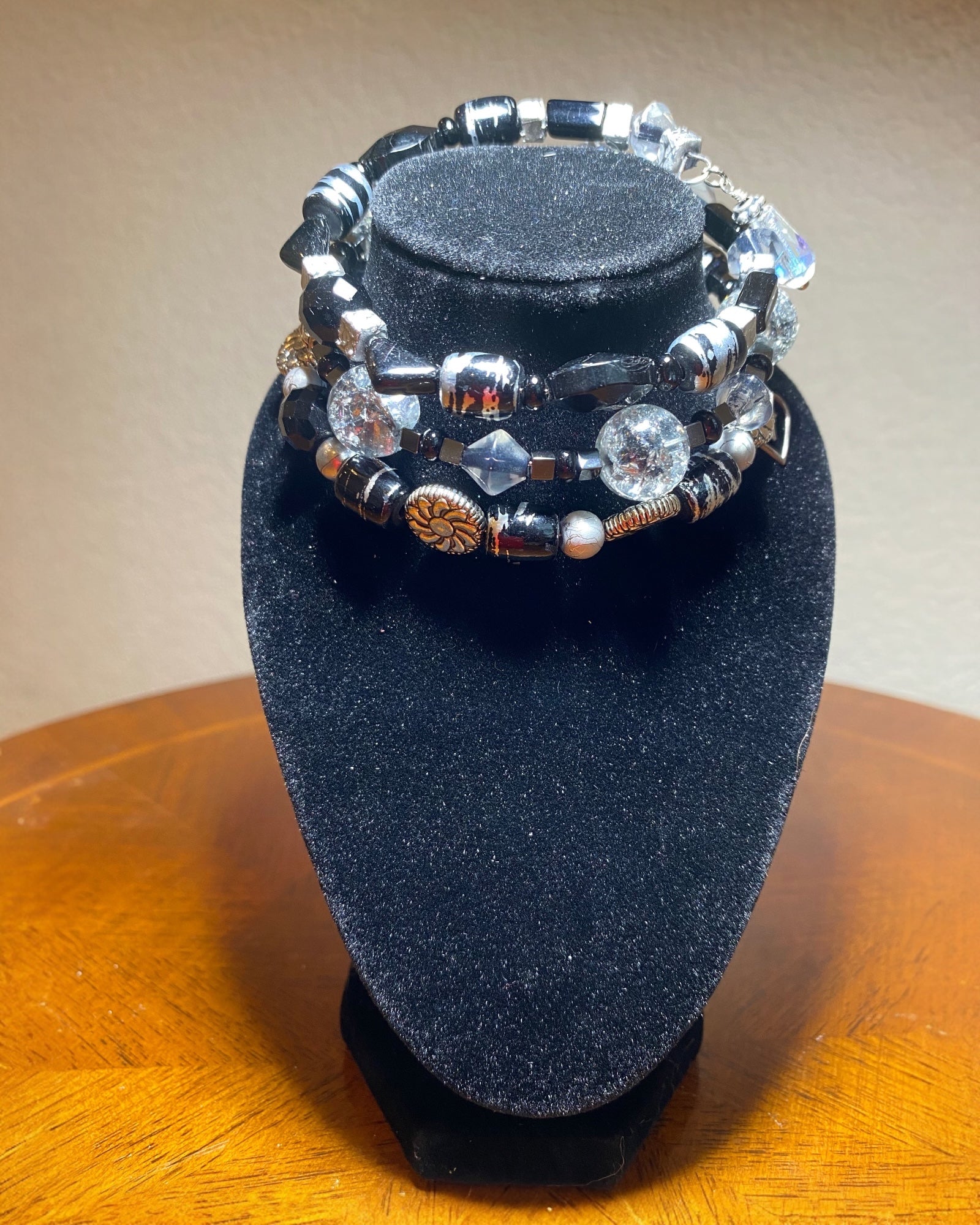 Black Agate & Crackled Quartz Bracelet (memory wire)