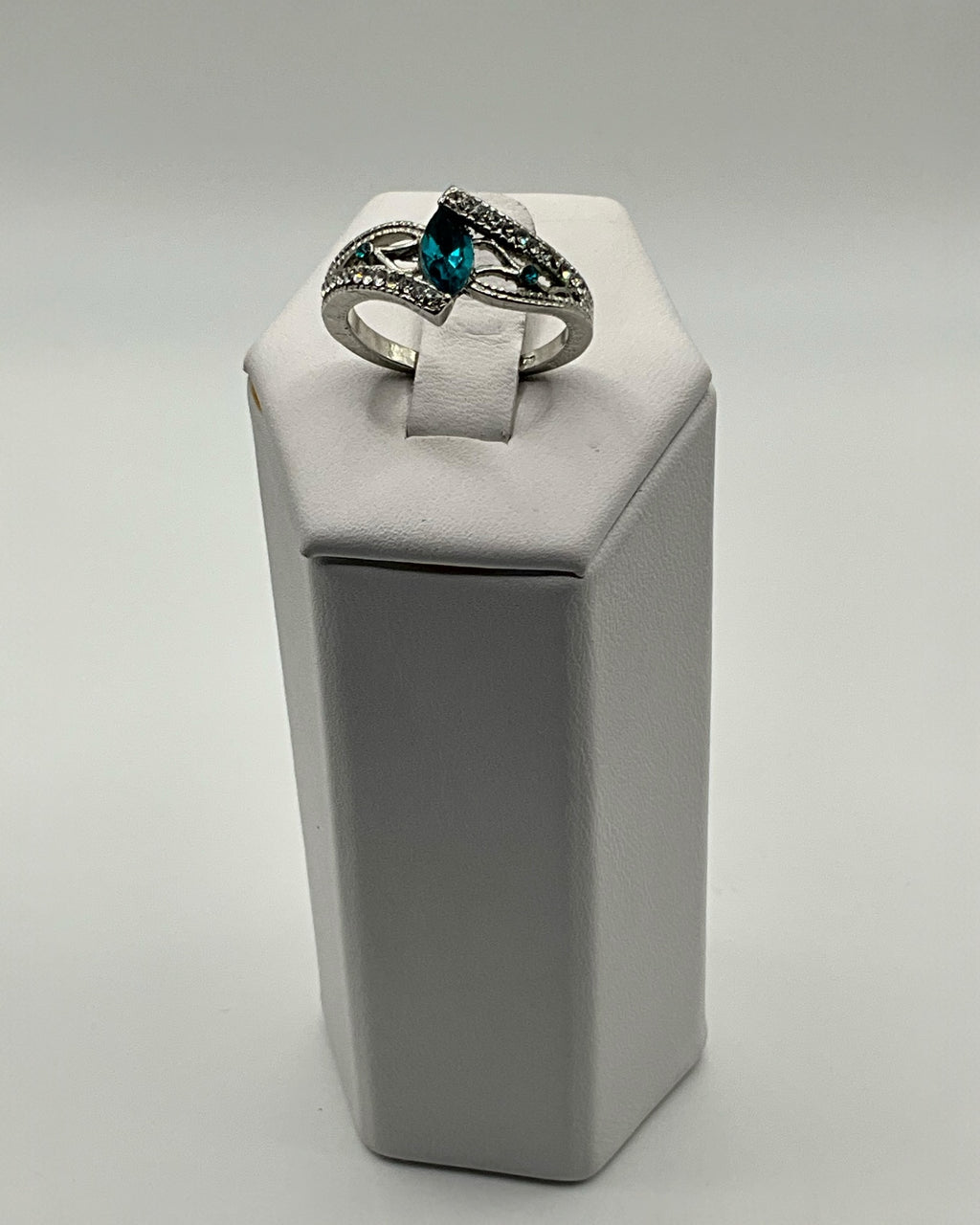 Blue Topaz Marquises Ring - Estate Sale (Great Condition)