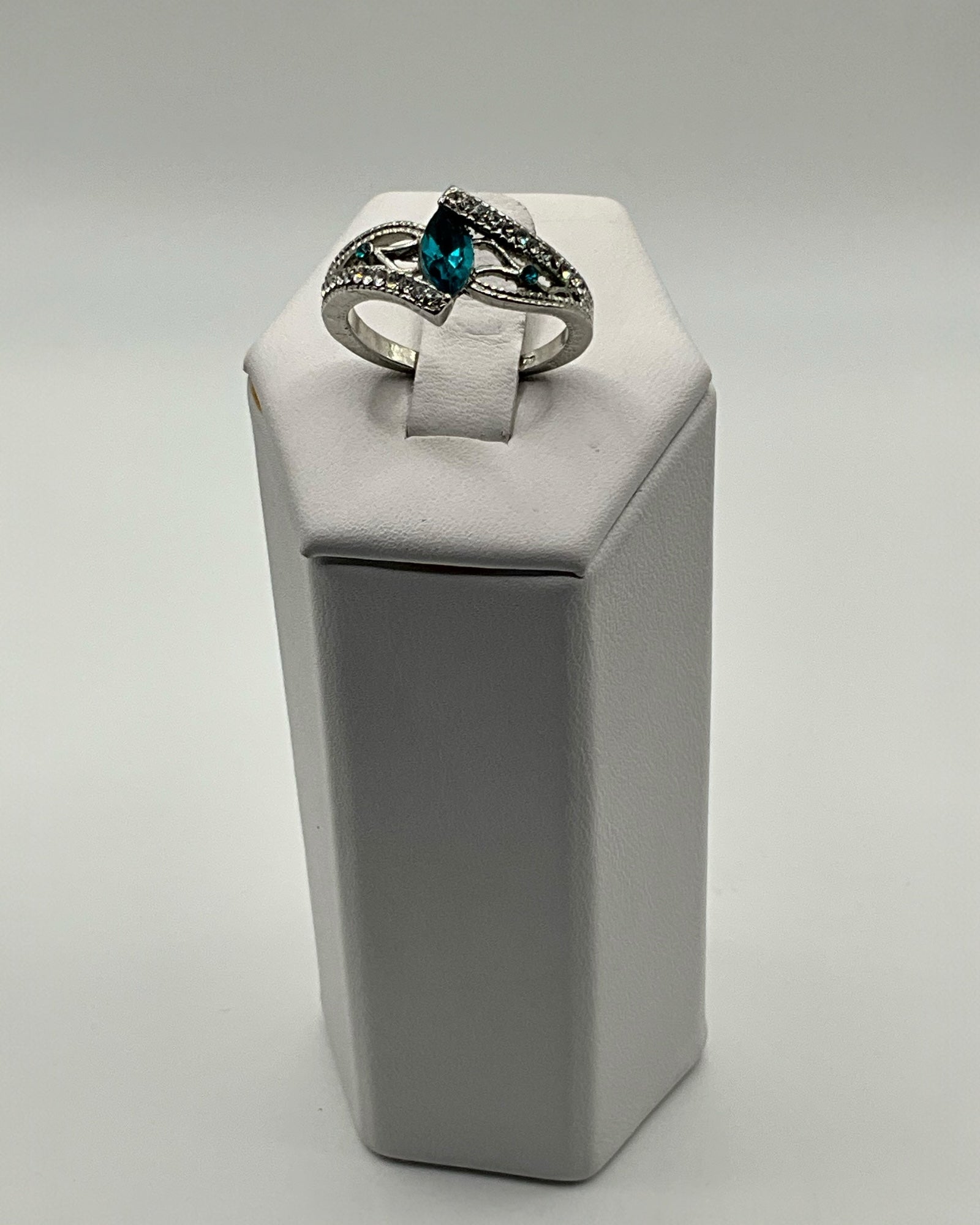 Blue Topaz Marquises Ring - Estate Sale (Great Condition)